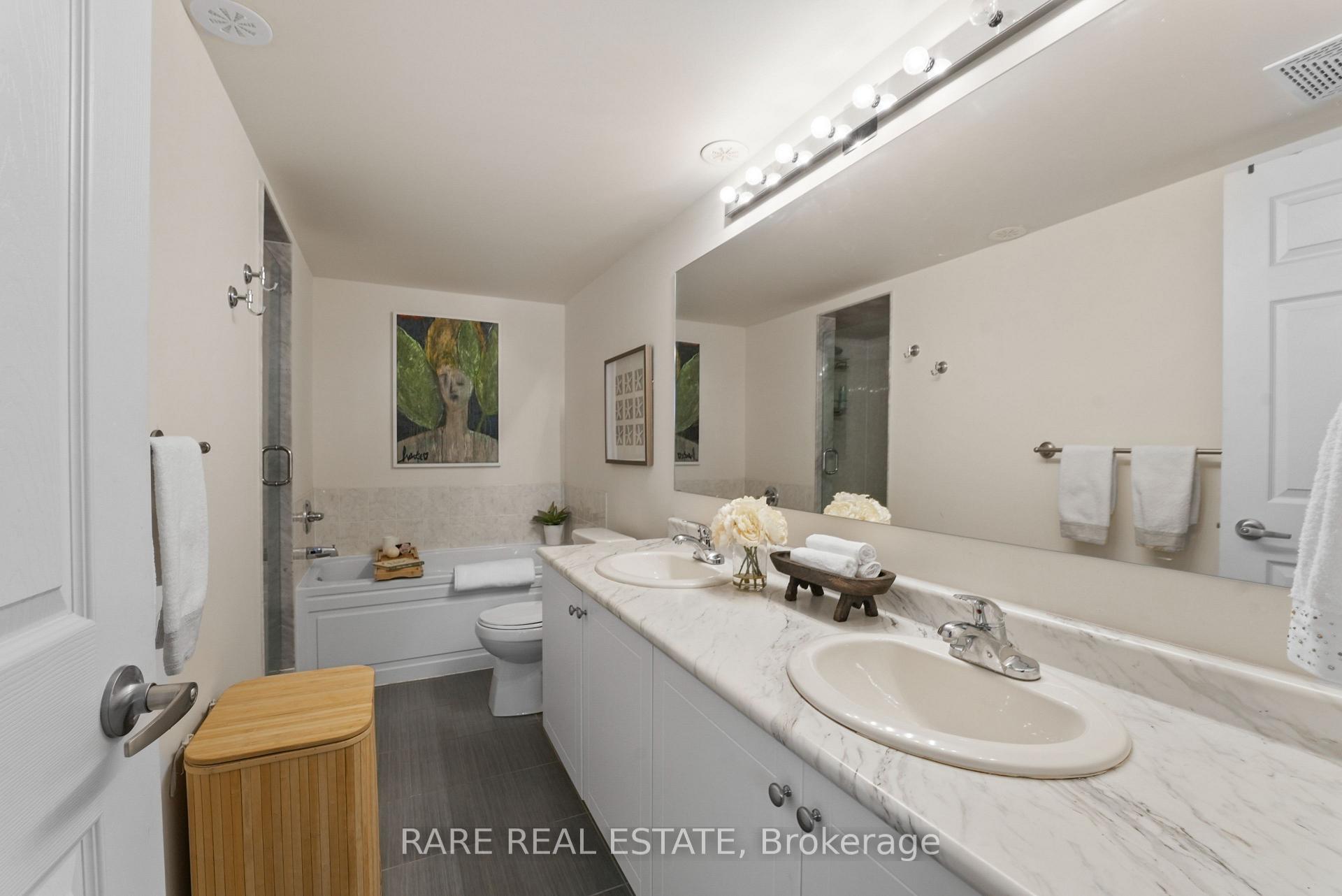 2 Bedrooms Condo at 2420 Baronwood, Oakville For sale