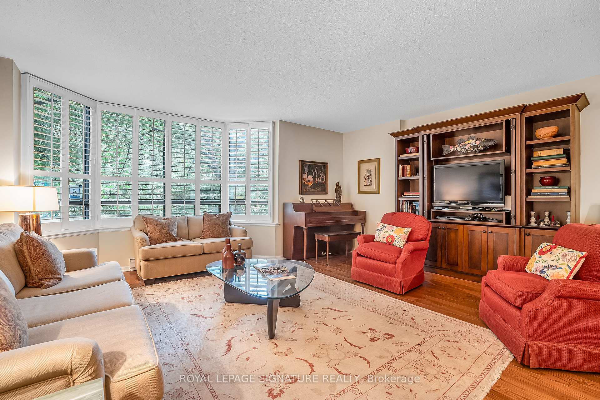 2 Bedrooms Condo at 245 The Donway, Toronto For sale