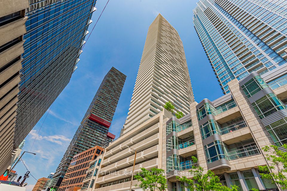 2221 Yonge