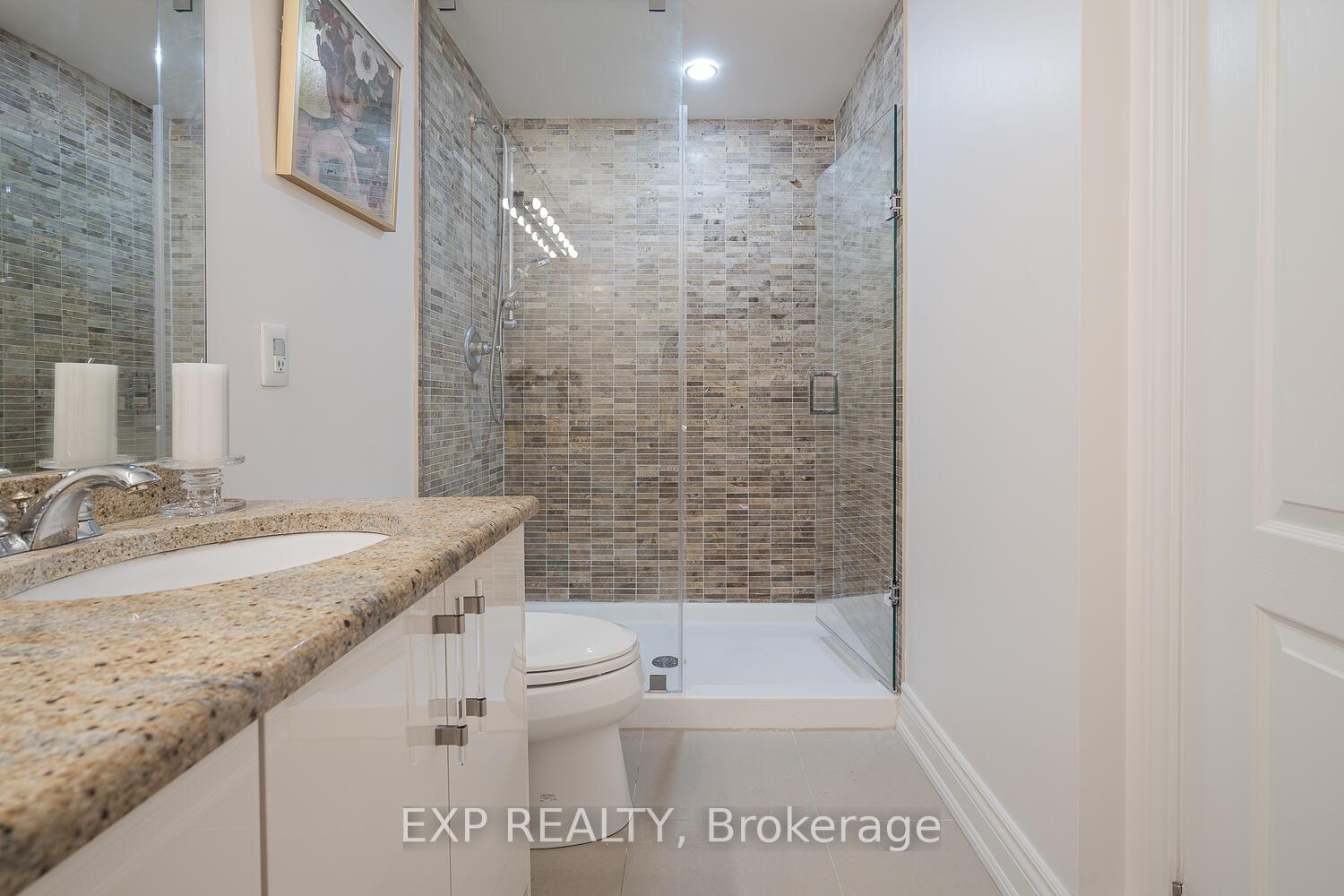 3 Bedrooms Condo at 88 Promenade, Vaughan For sale