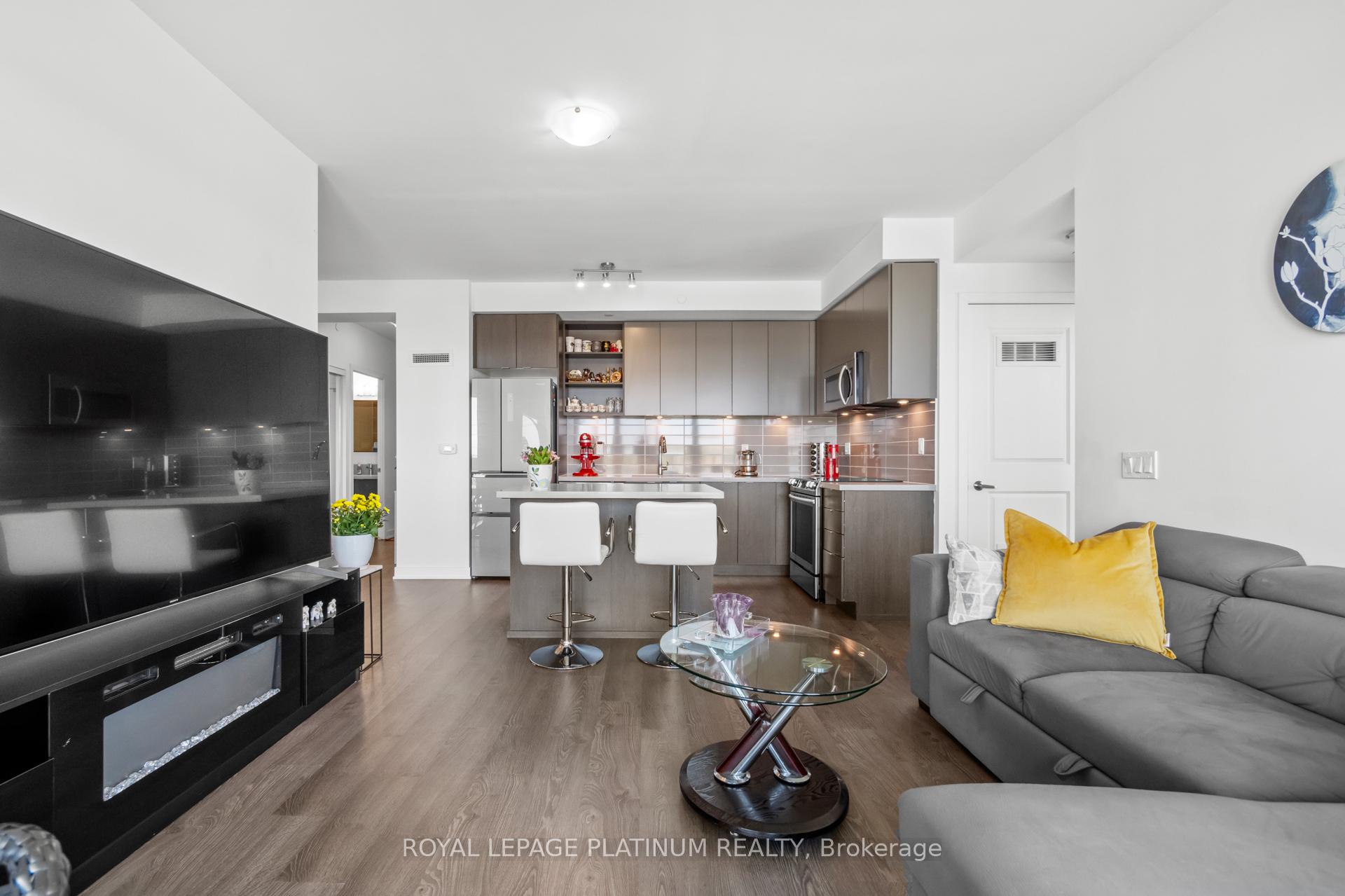 3 Bedrooms Condo at 4699 Glen Erin, Mississauga For sale