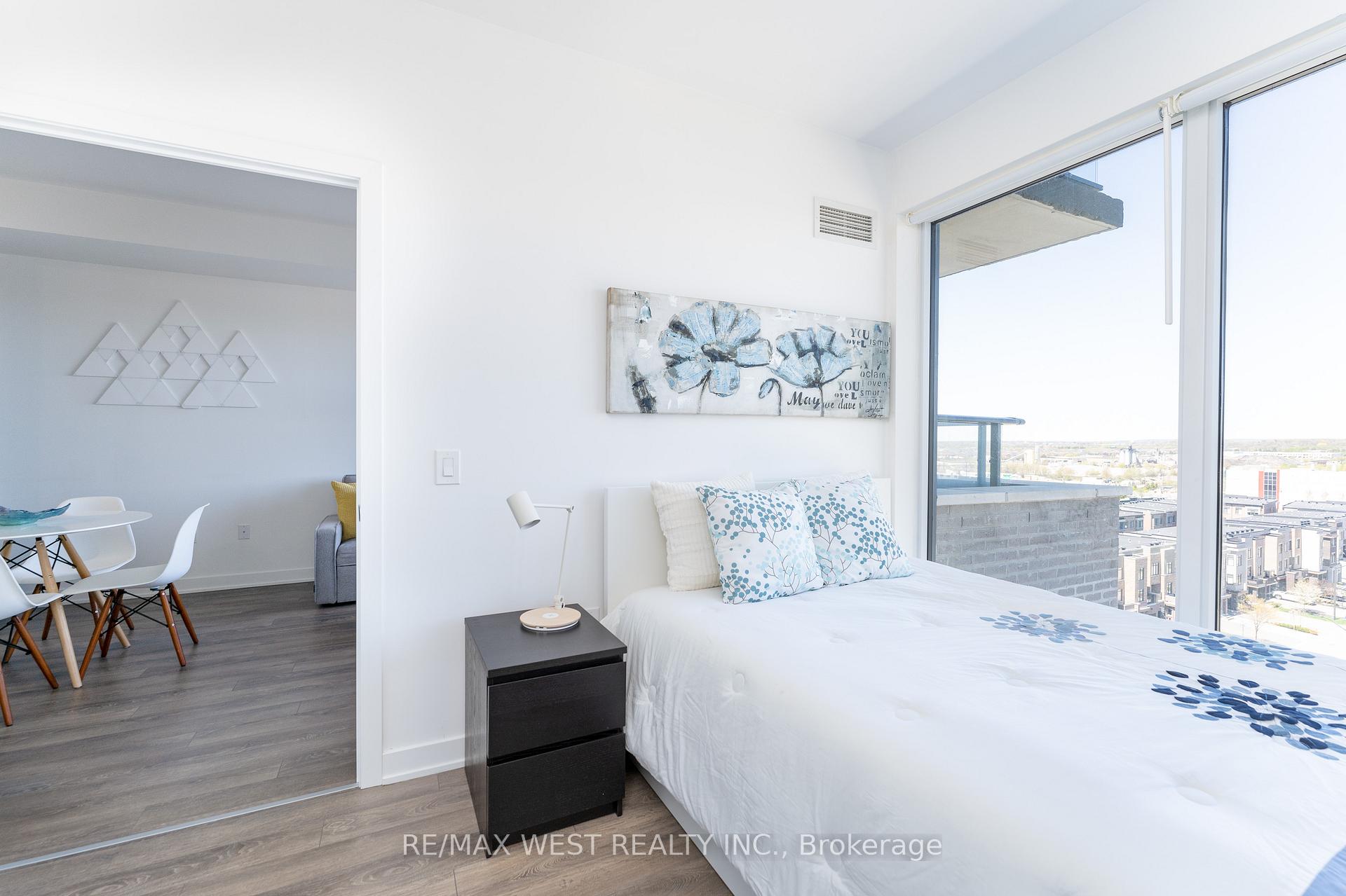 1 Bedroom Condo at 100 Eagle Rock, Vaughan For sale