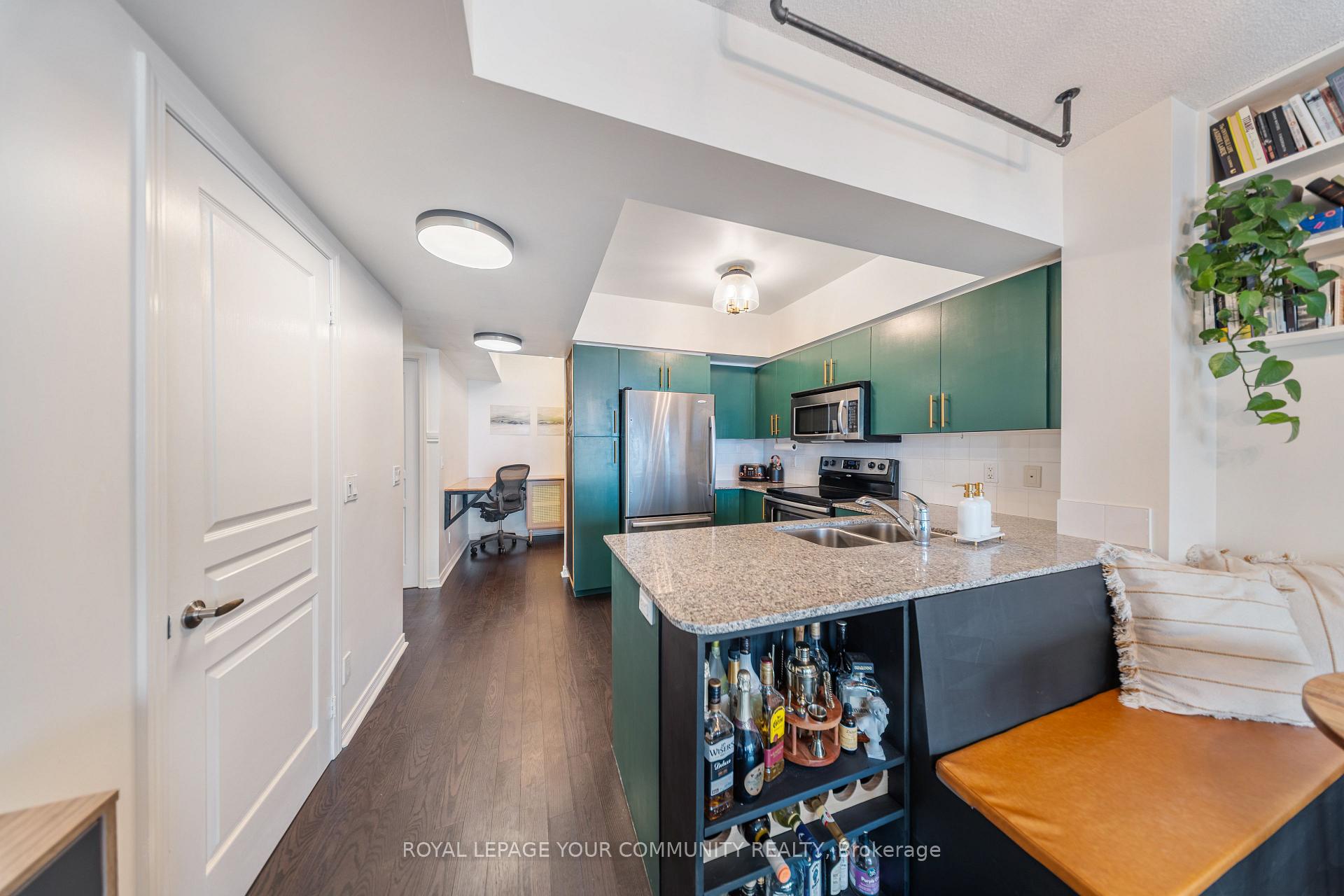 2 Bedrooms Condo at 15 Legion, Toronto For sale