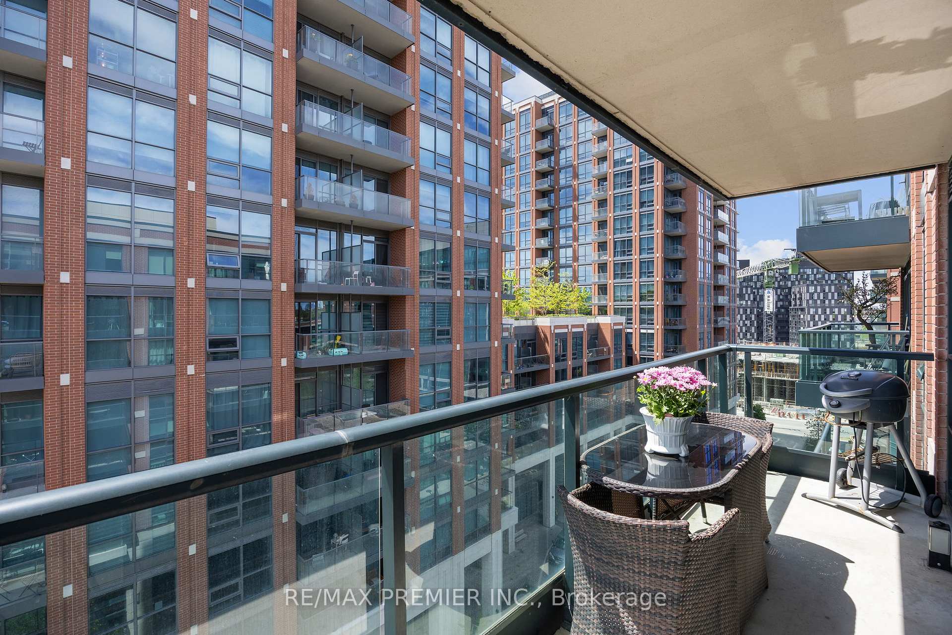 2 Bedrooms Condo at 525 Wilson, Toronto For sale
