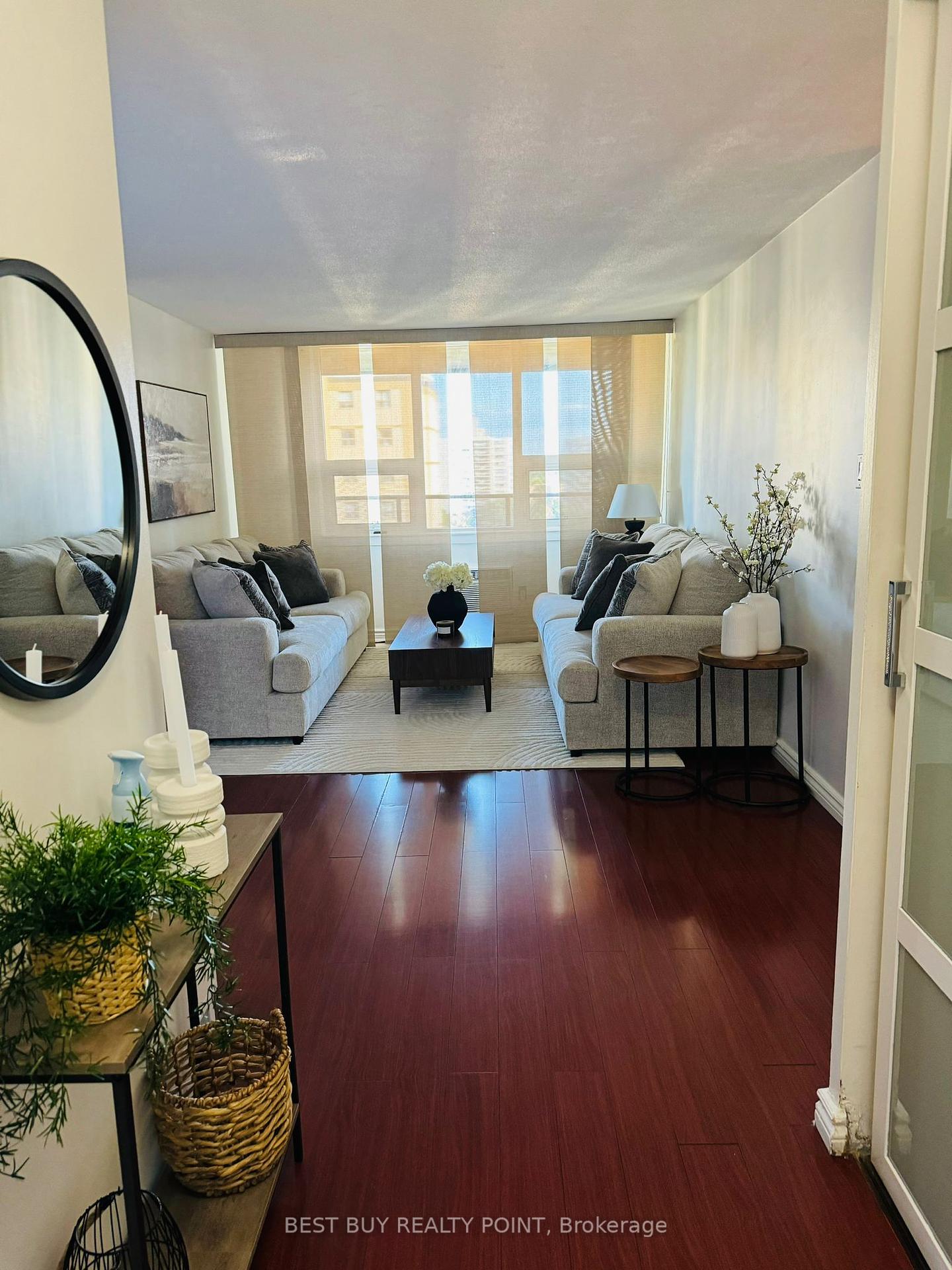 3 Bedrooms Condo at 15 La Rose, Toronto For sale