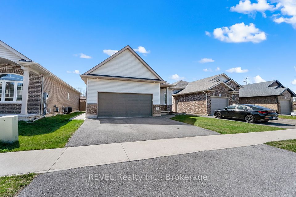 11 Berkshire Drive, St. Catharines, ON L2M 0C2