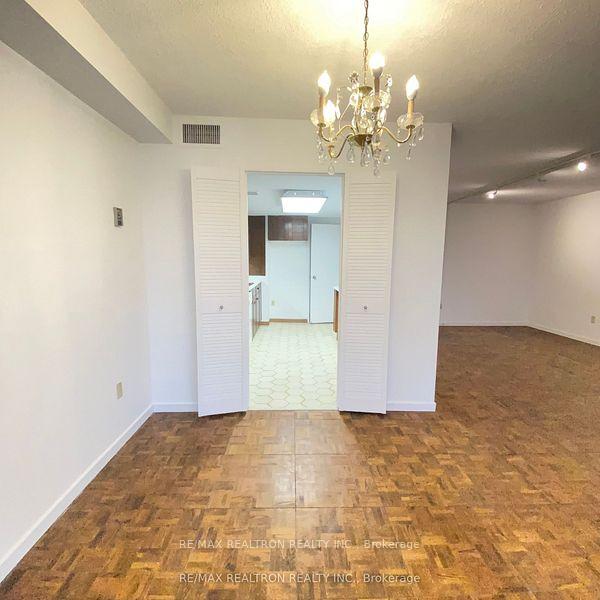 2 Bedrooms Condo at 349 St Clair, Toronto For sale
