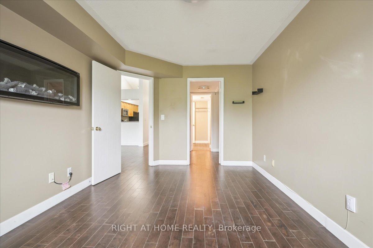 3 Bedrooms Condo at 65 Bristol, Mississauga For sale