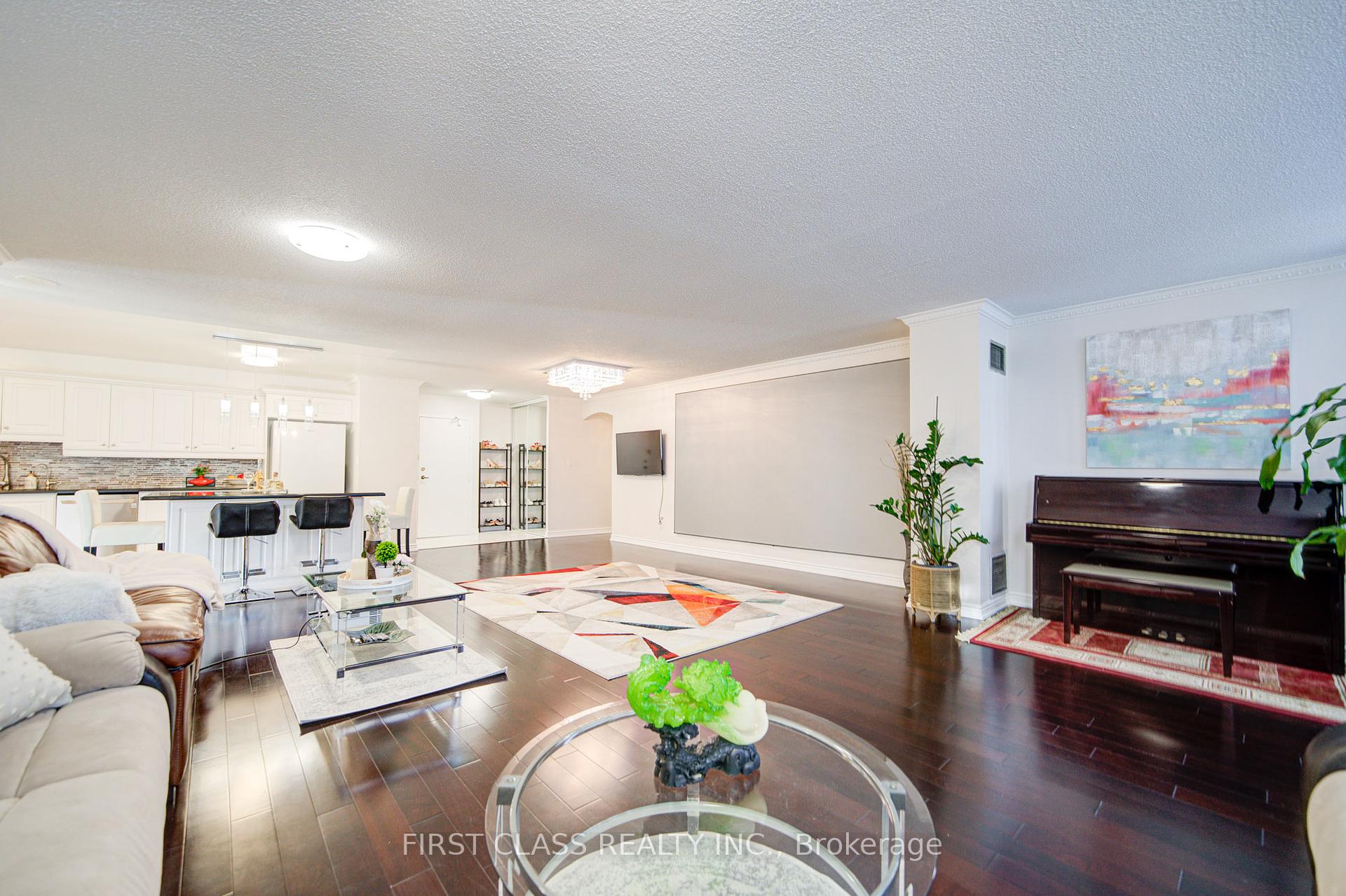 3 Bedrooms Condo at 25 Bamburgh, Toronto For sale