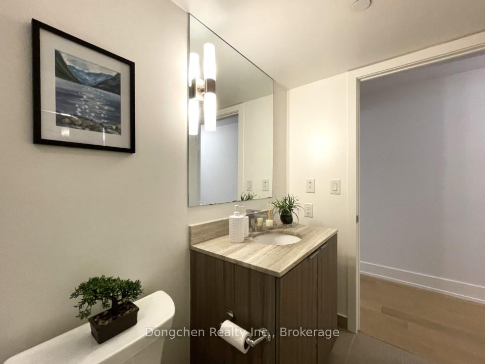 2 Bedrooms Condo at 955 Bay,  Toronto For sale
