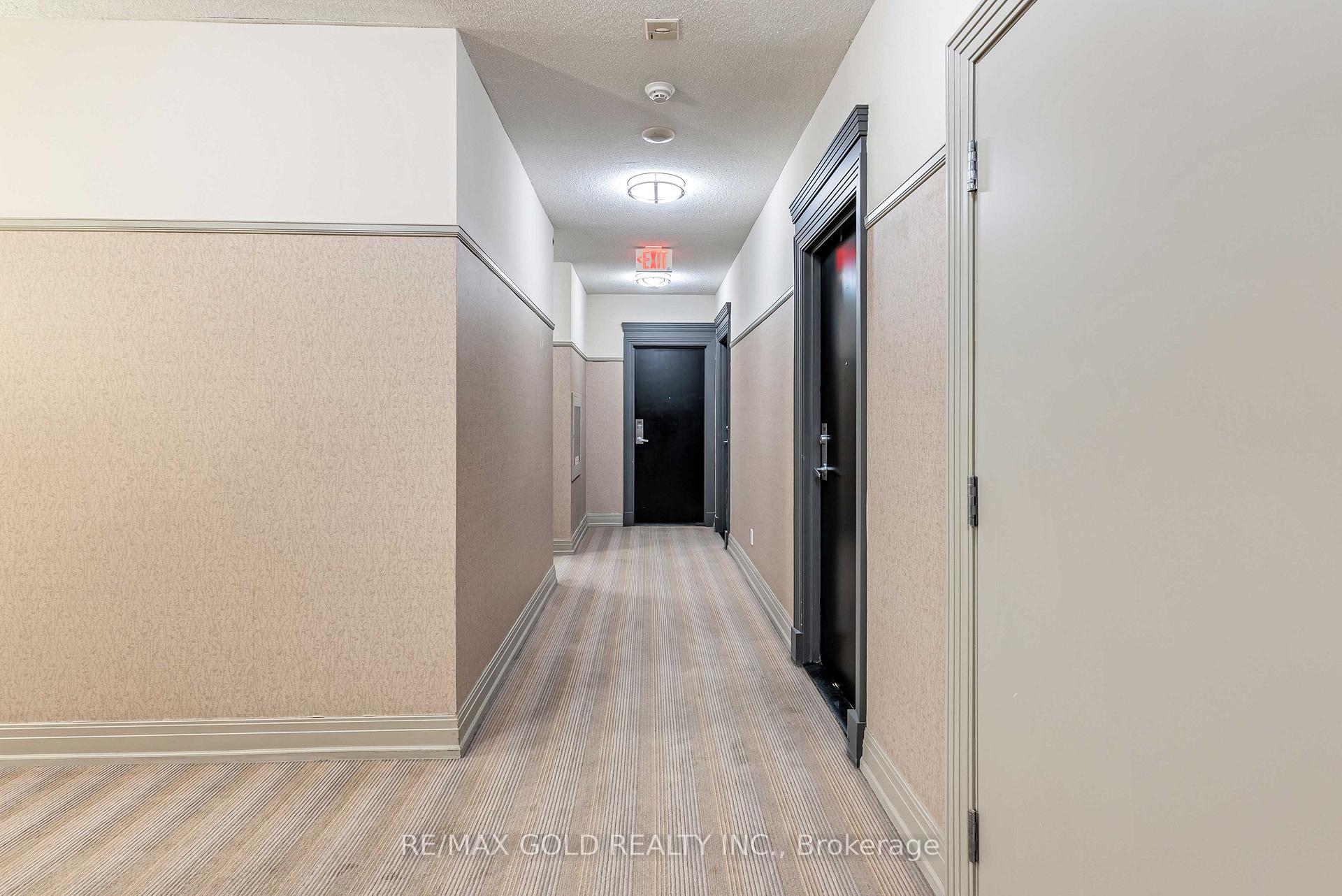 2 Bedrooms Condo at 388 Prince Of Wales, Mississauga For sale
