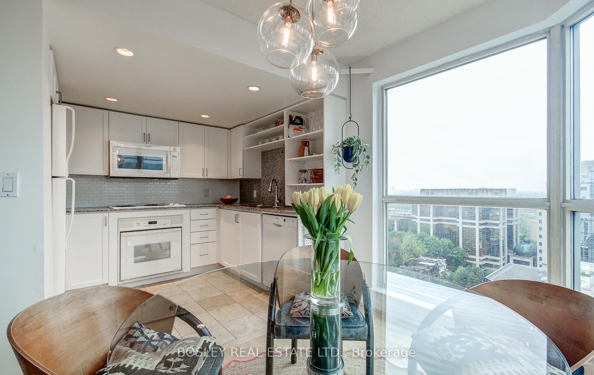 2 Bedrooms Condo at 8 Park, Toronto For sale