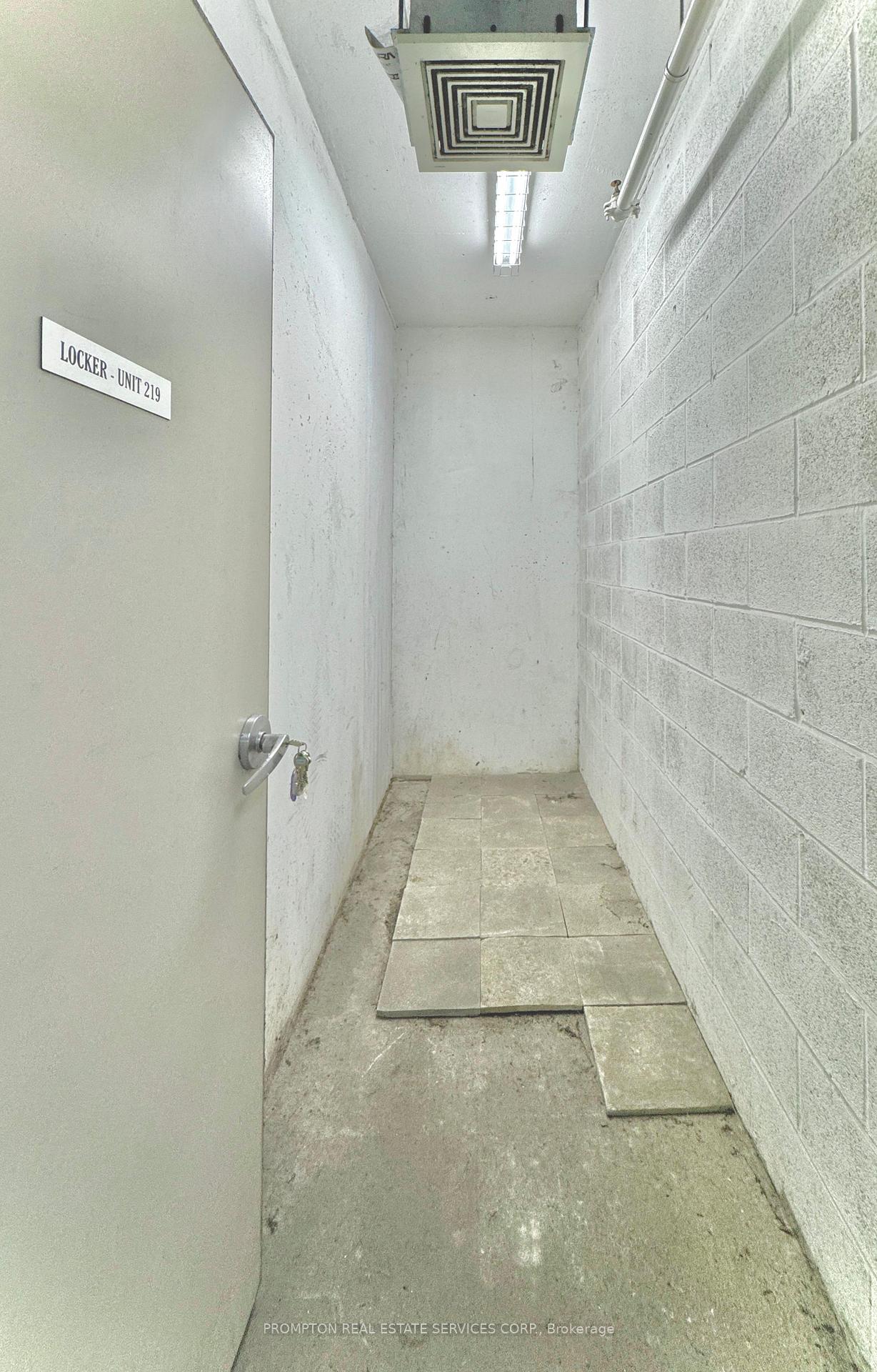 4 Bedrooms Condo at 30 Hargrave, Toronto For sale