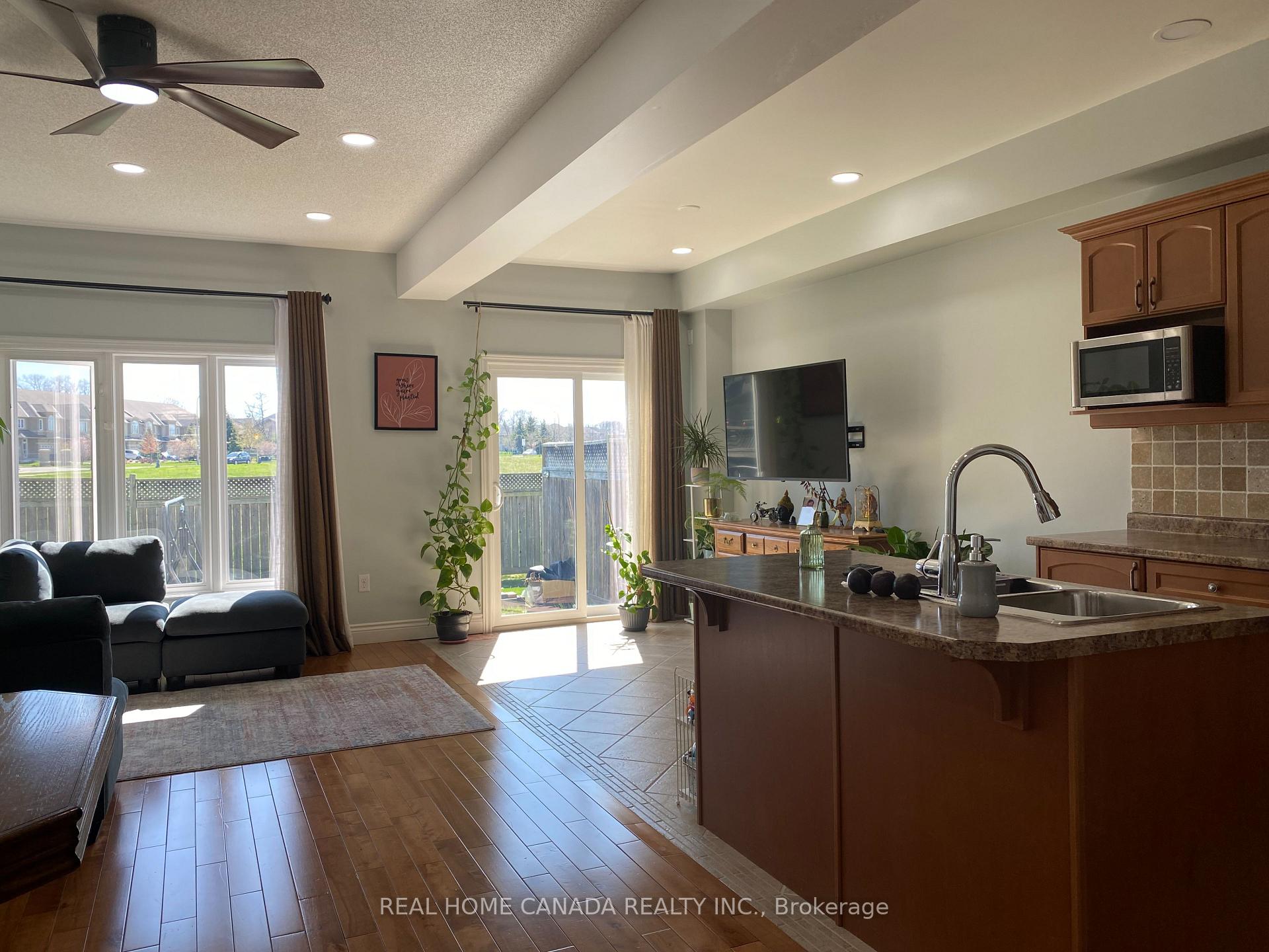 3 Bedrooms Condo at 370 Stonehenge,  Hamilton For sale
