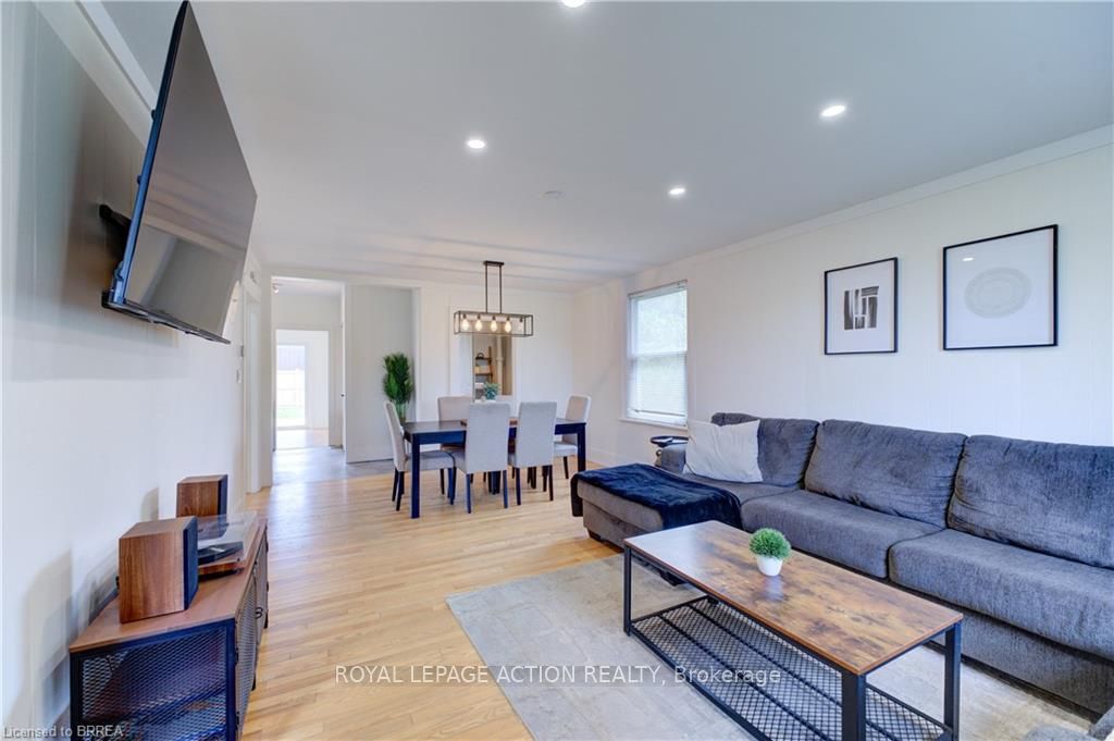9 Curtis Avenue S