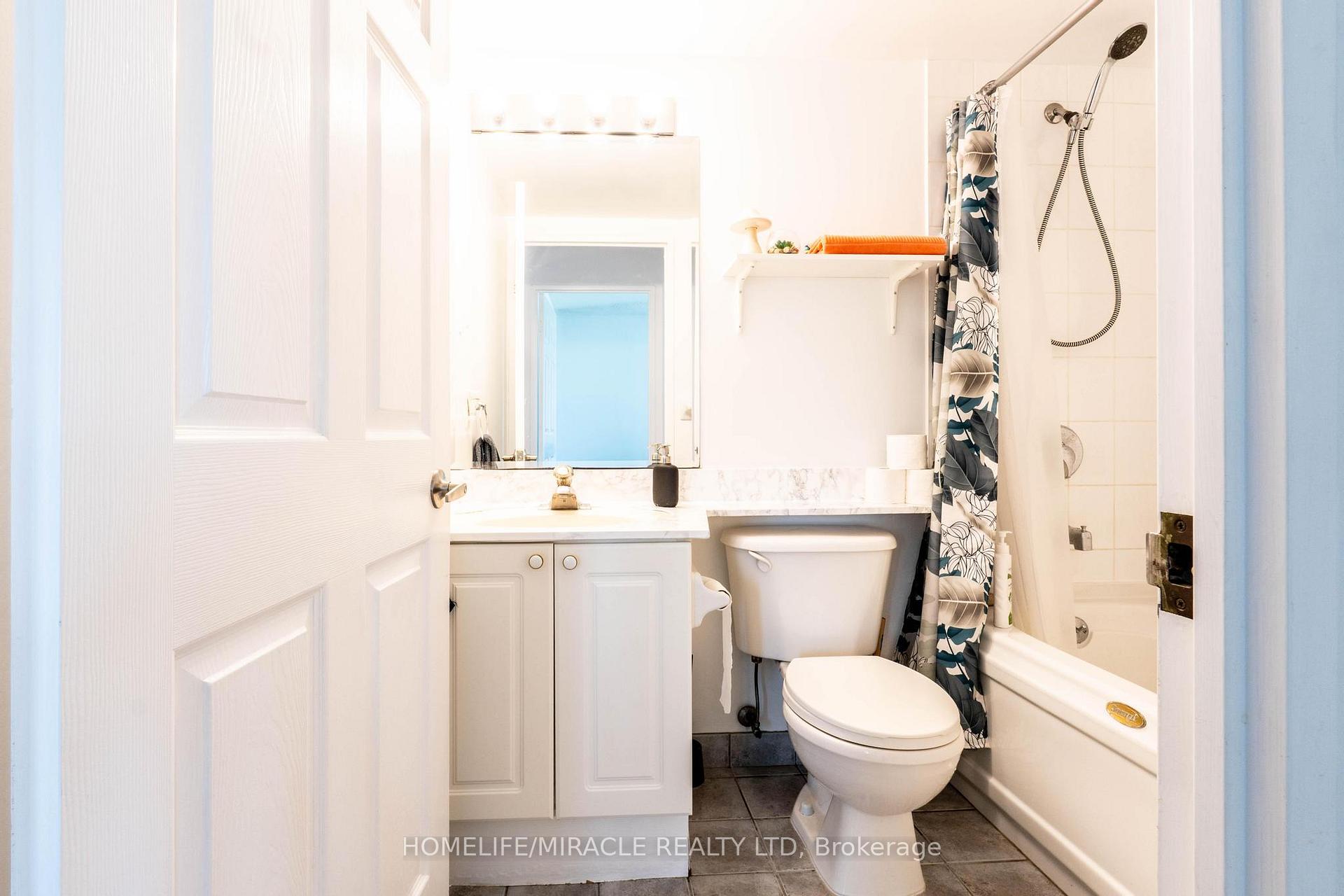 2 Bedrooms Condo at 1 Lee Centre, Toronto For sale
