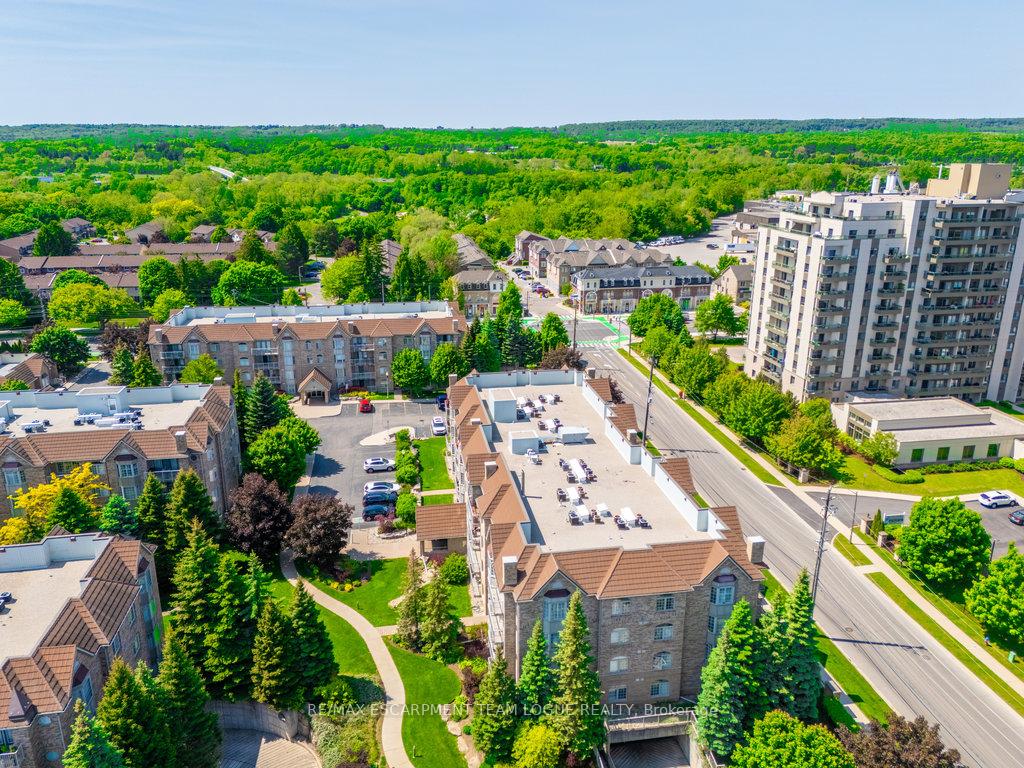 2 Bedrooms Condo at 216 Plains Road West, Burlington For sale
