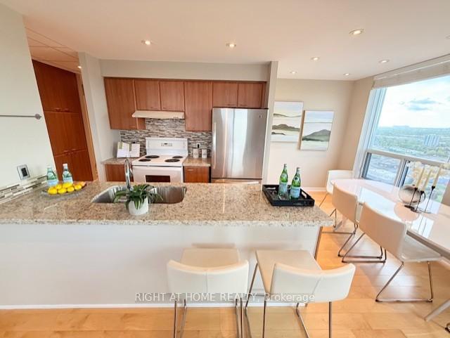 2 Bedrooms Condo at 38 Lee Centre, Toronto For sale