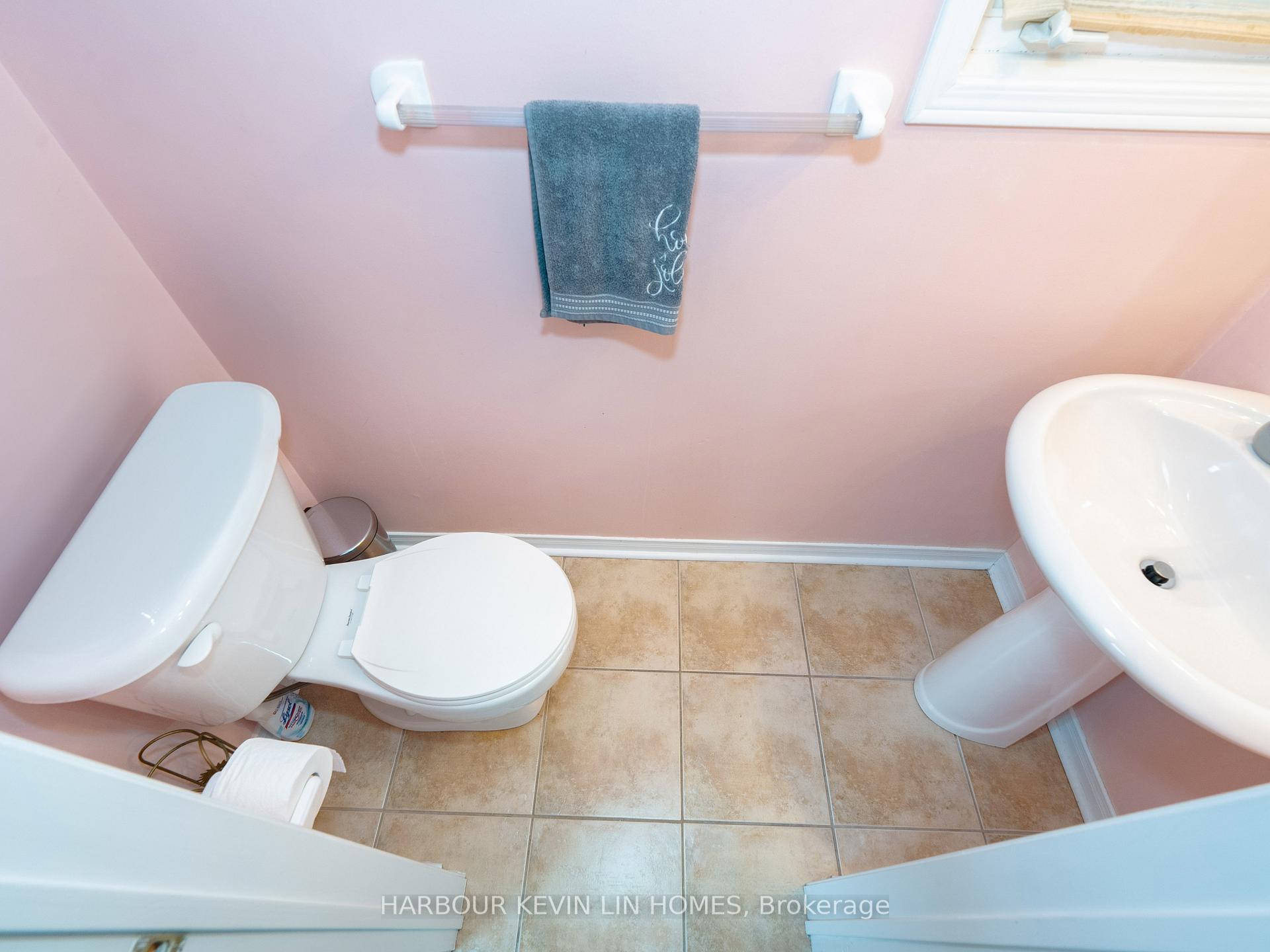 3 Bedrooms Condo at 4975 Southampton, Mississauga For sale