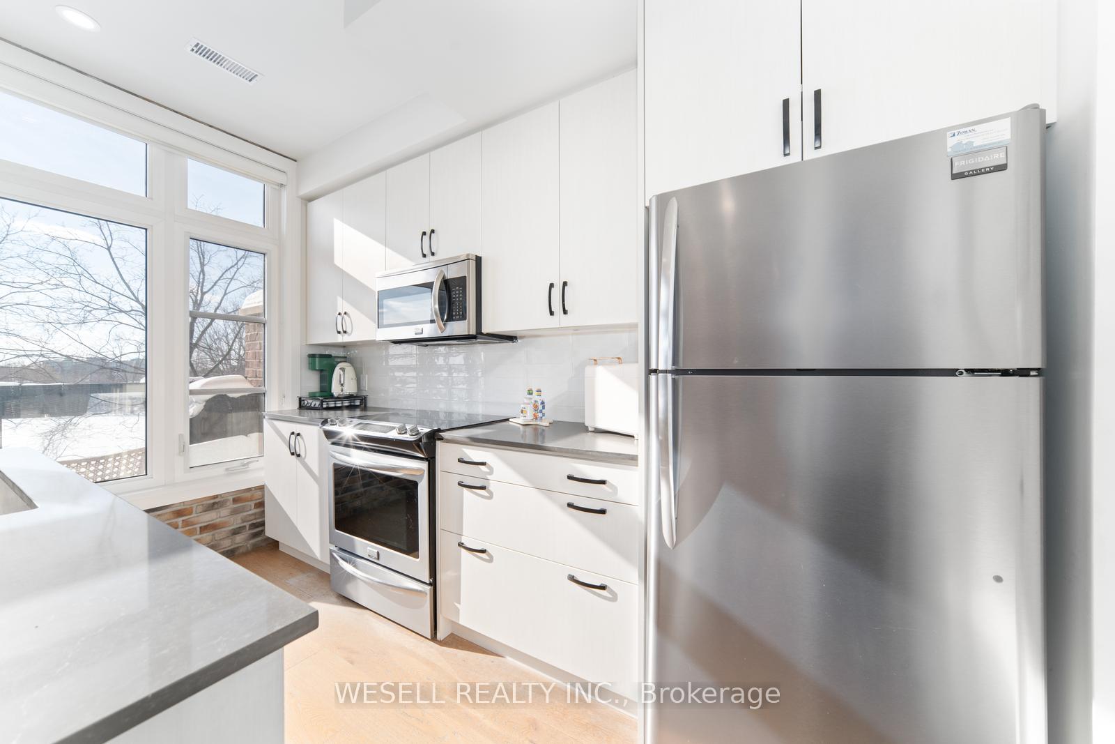 2 Bedrooms Condo at 8167 Kipling,  Vaughan For sale