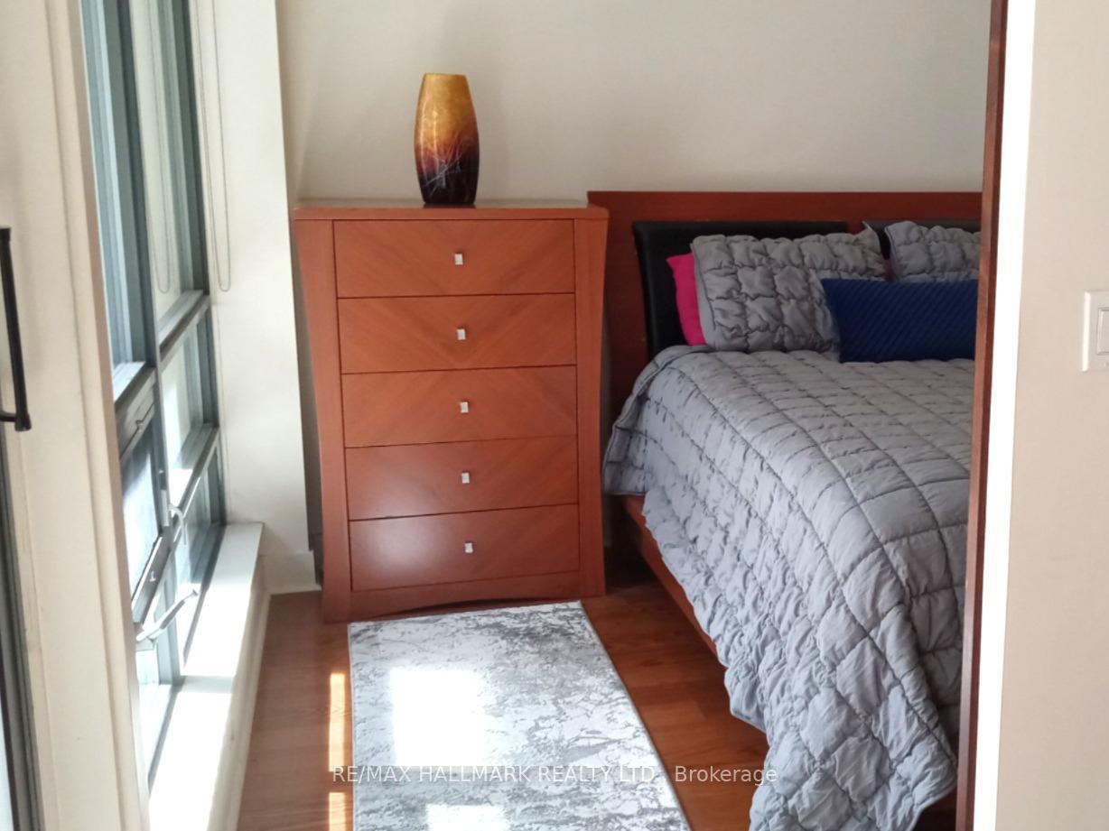 2 Bedrooms Condo at 438 King,  Toronto For sale