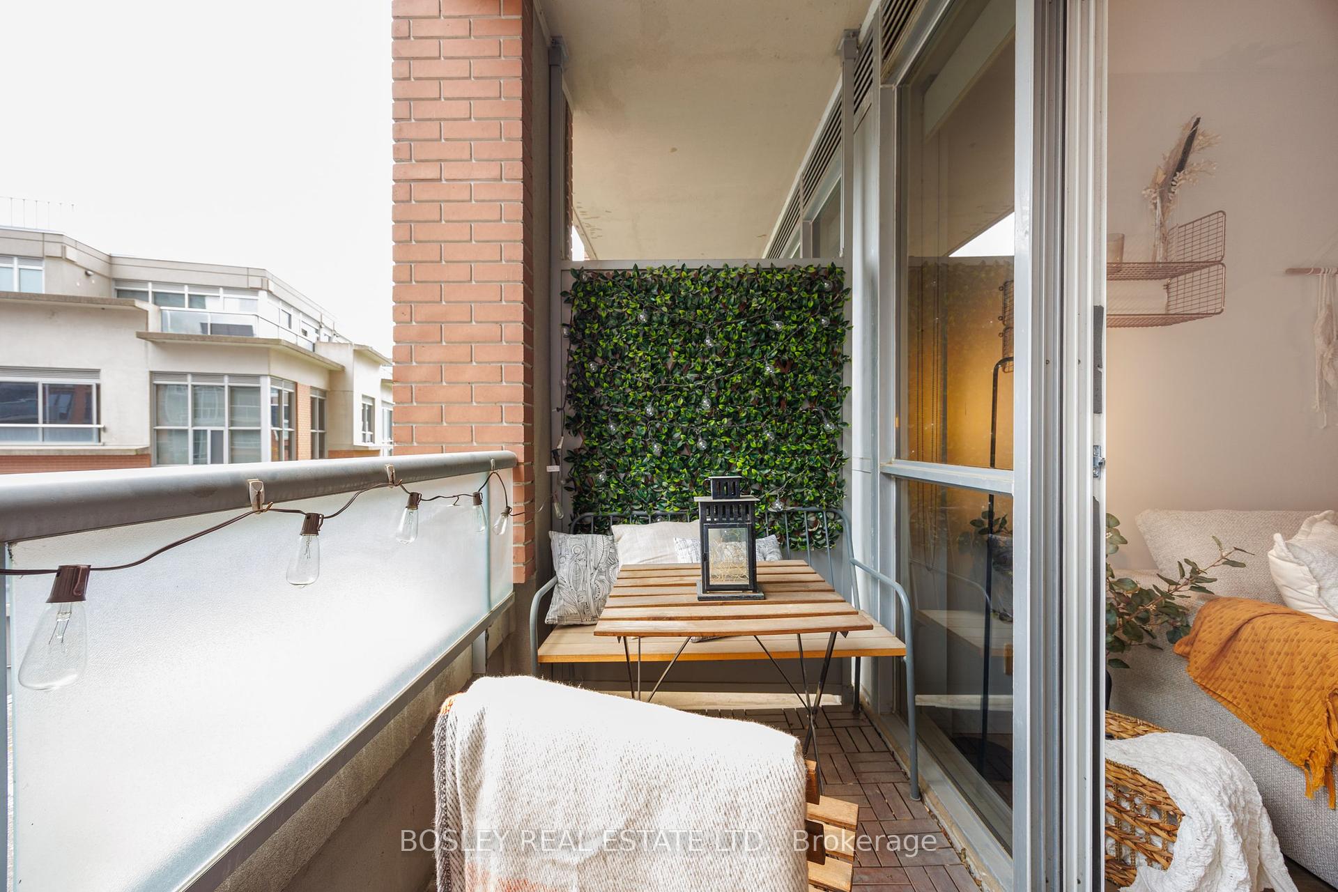 1 Bedroom Condo at 1 Shaw, Toronto For sale