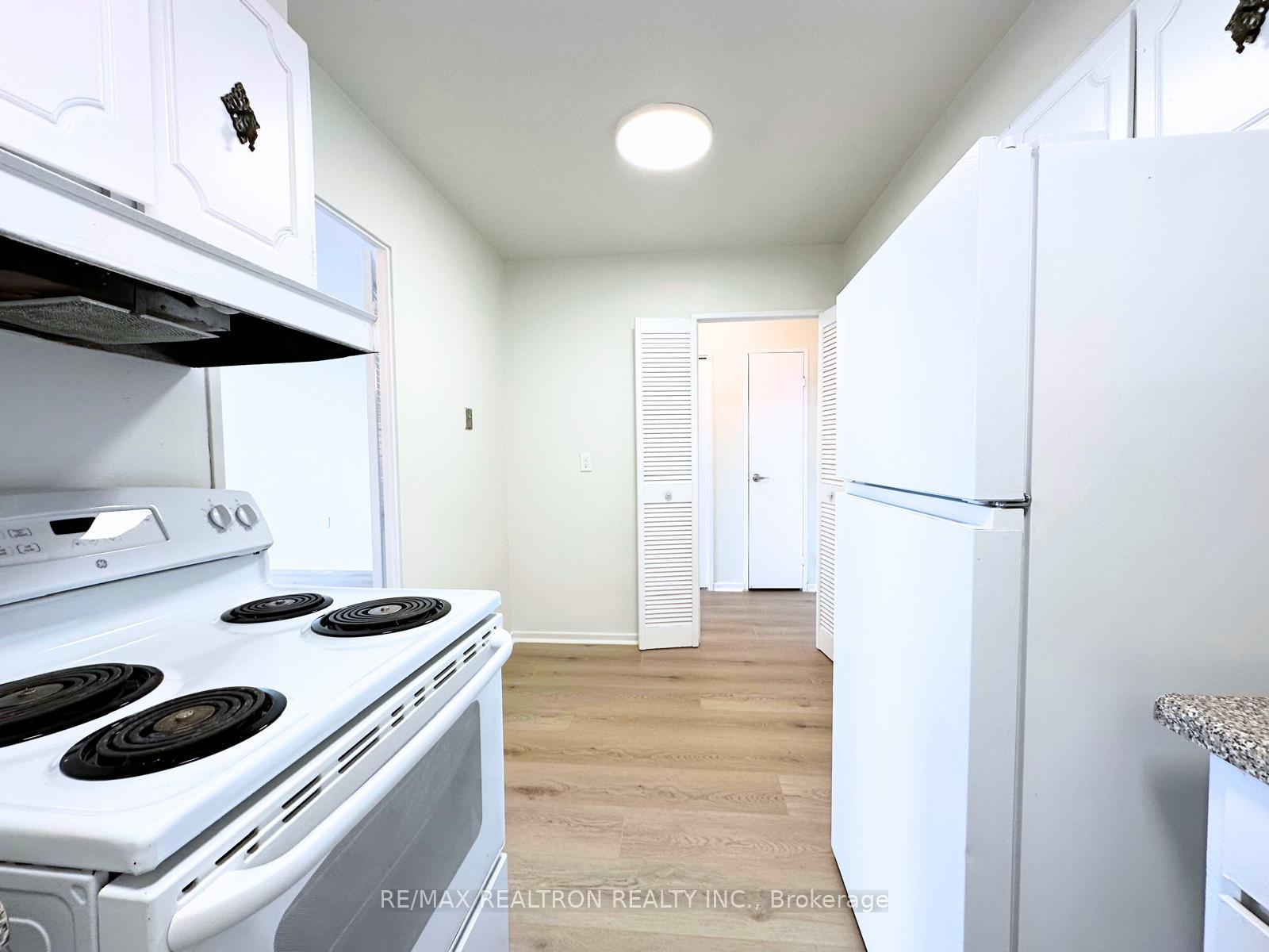 3 Bedrooms Condo at 130 Neptune, Toronto For sale