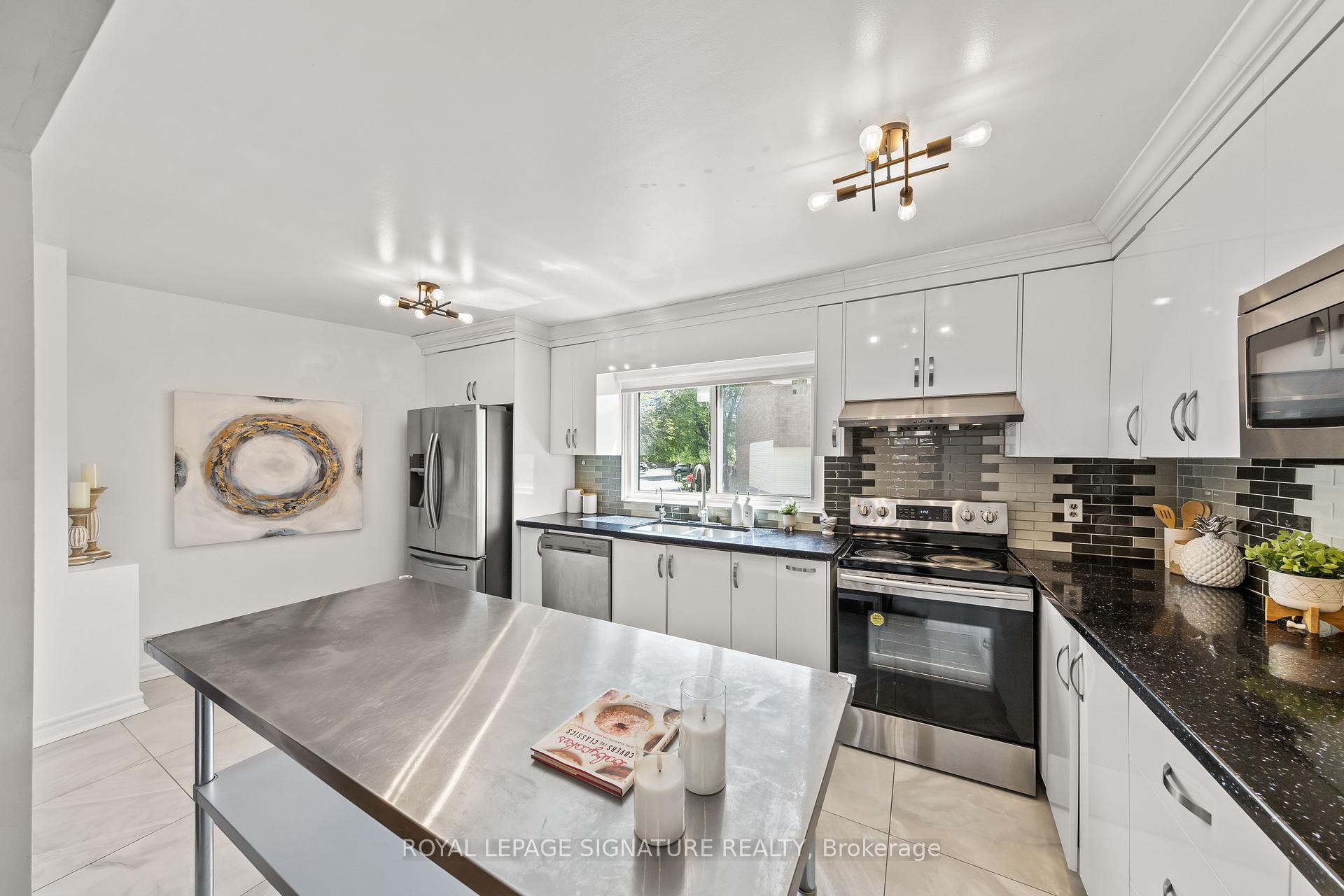 4 Bedrooms Condo at 109 Jenny Wrenway, Toronto For sale