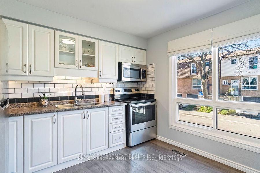 3 Bedrooms Condo at 1301 Upper Gage,  Hamilton For sale