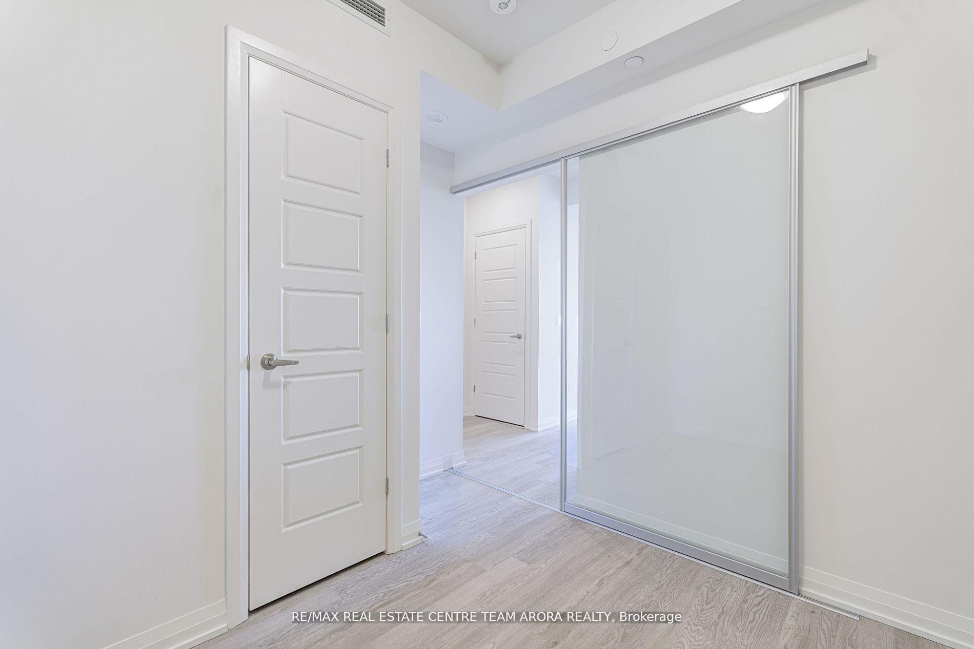 2 Bedrooms Condo at 1415 Dundas, Oakville For sale