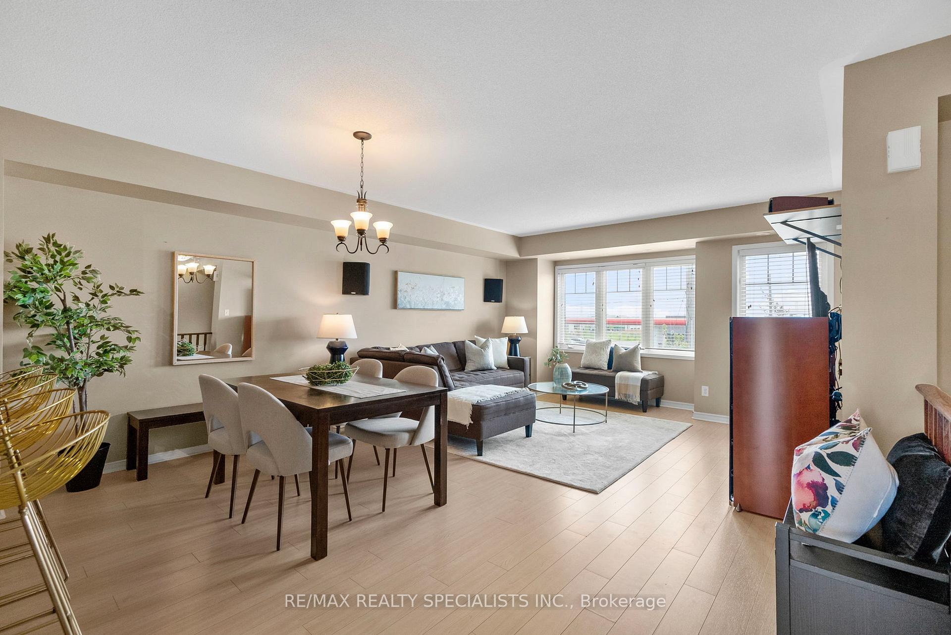 2 Bedrooms Condo at 3985 Eglinton, Mississauga For sale