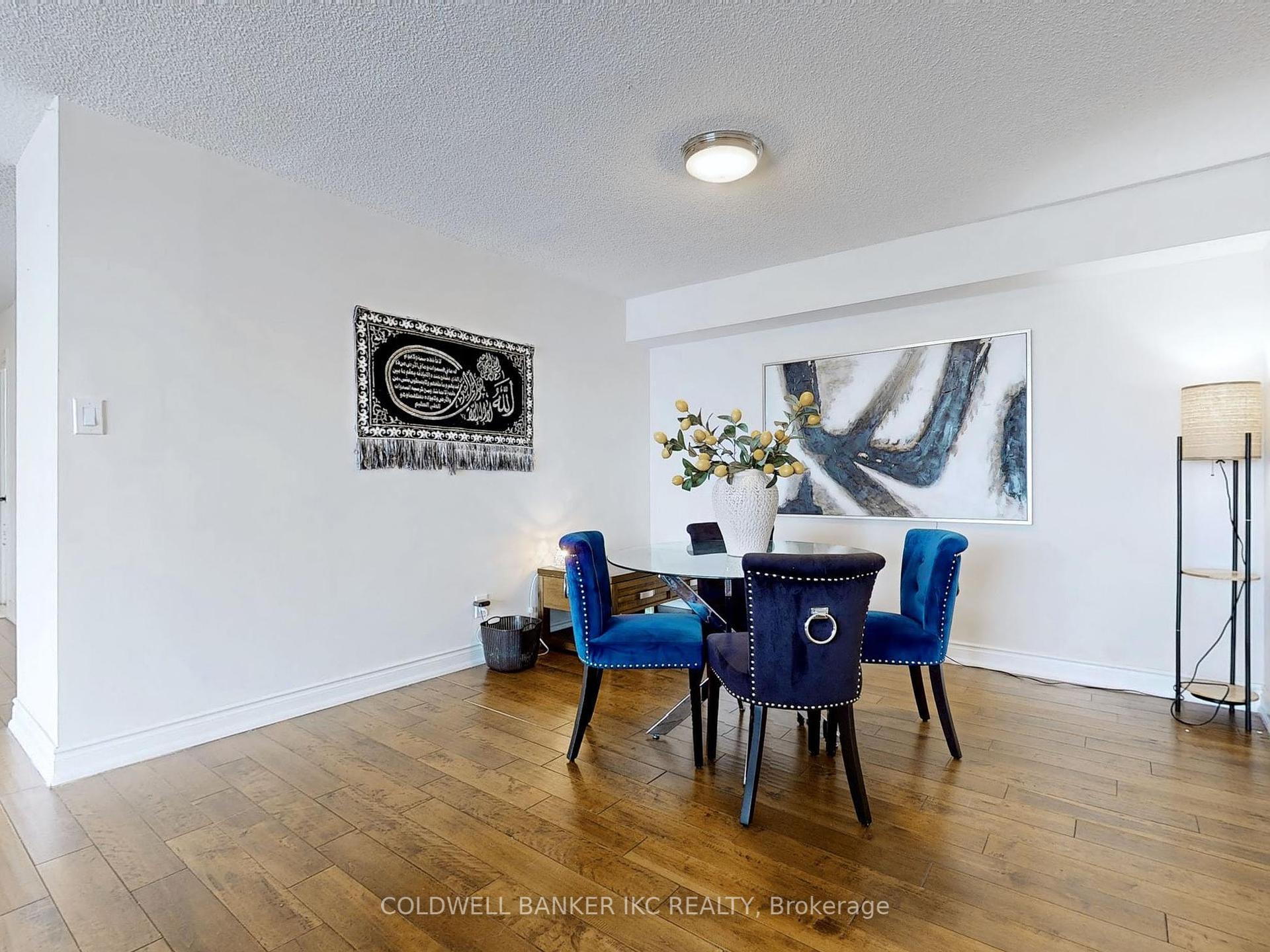 3 Bedrooms Condo at 4235 Sherwoodtowne, Mississauga For sale