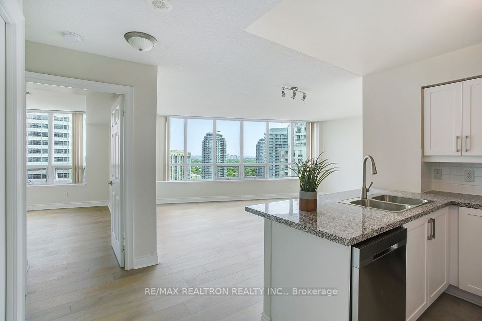 #2005 - 15 Greenview Avenue, Toronto, ON M2M 4M7