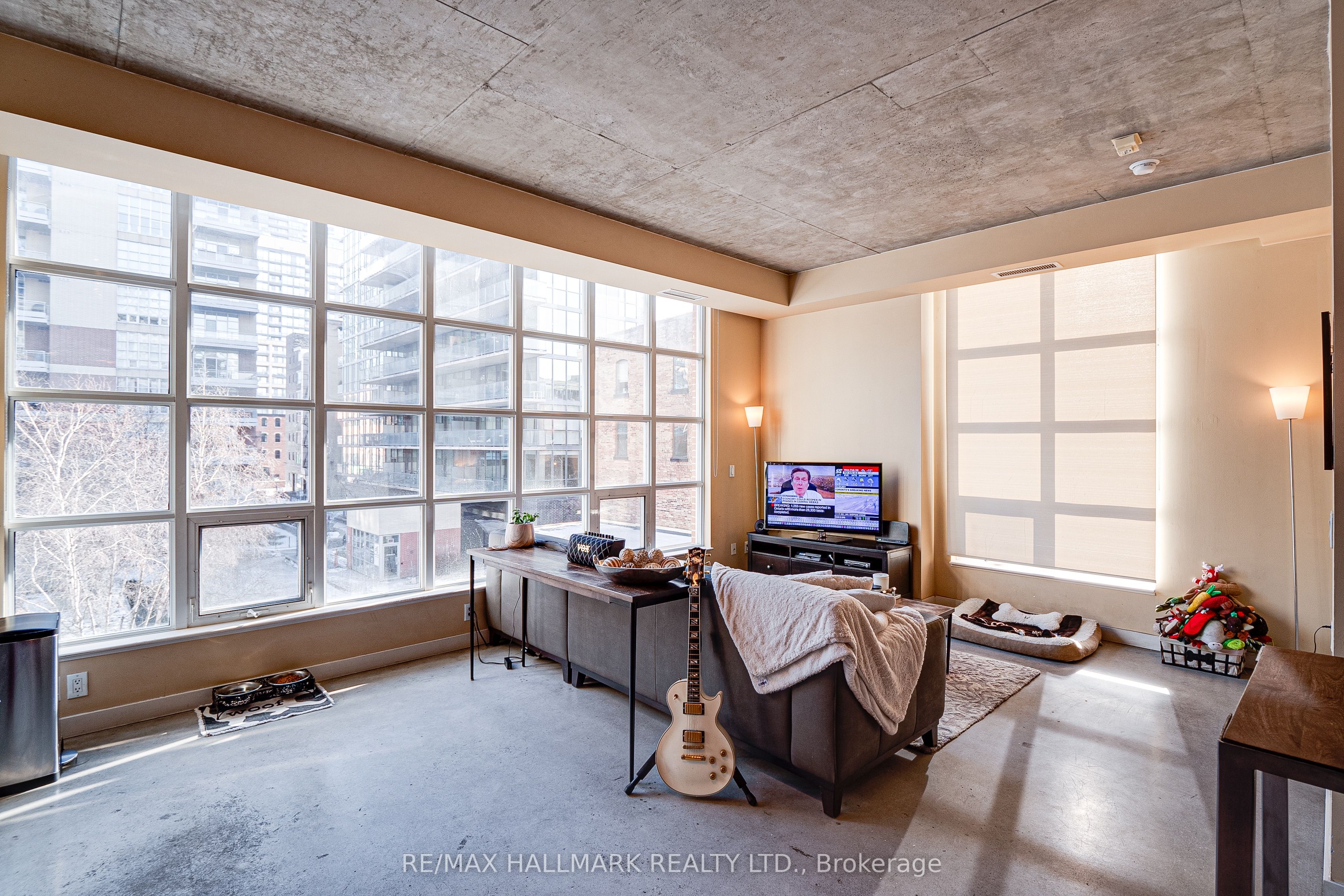 19 Brant Street, #302