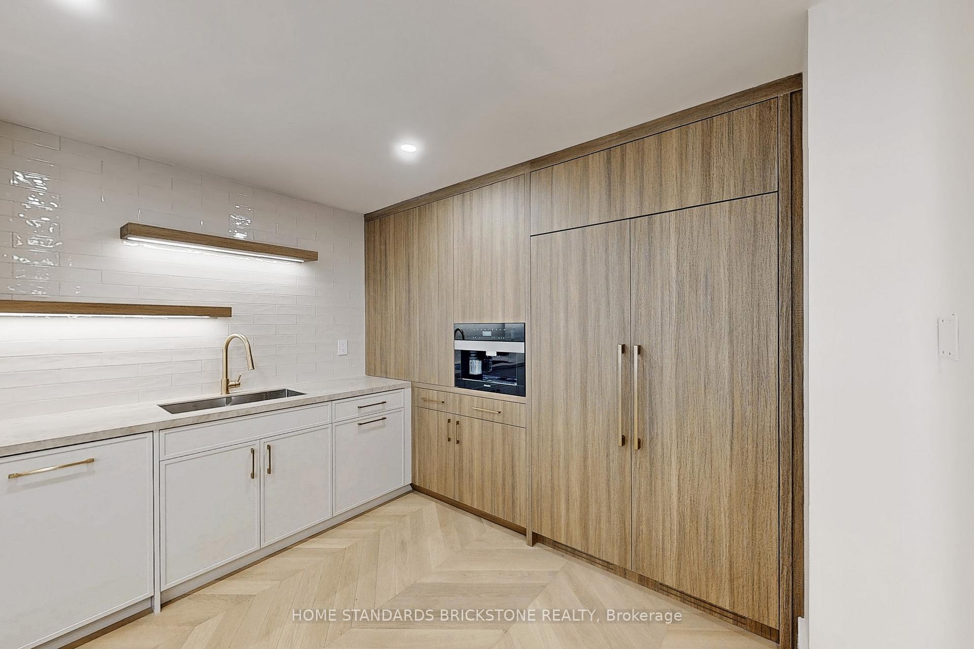 2 Bedrooms Condo at 110 Bloor, Toronto For sale