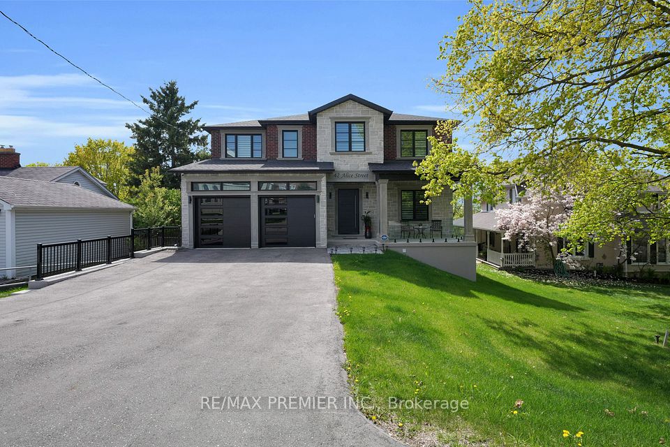 42 Alice Street, East Gwillimbury, ON L0G 1M0