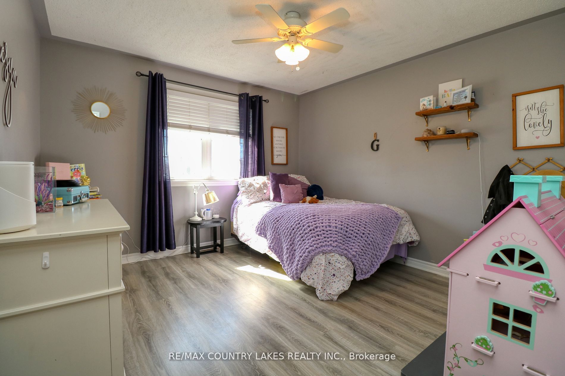 8 Fallingbrook Crescent