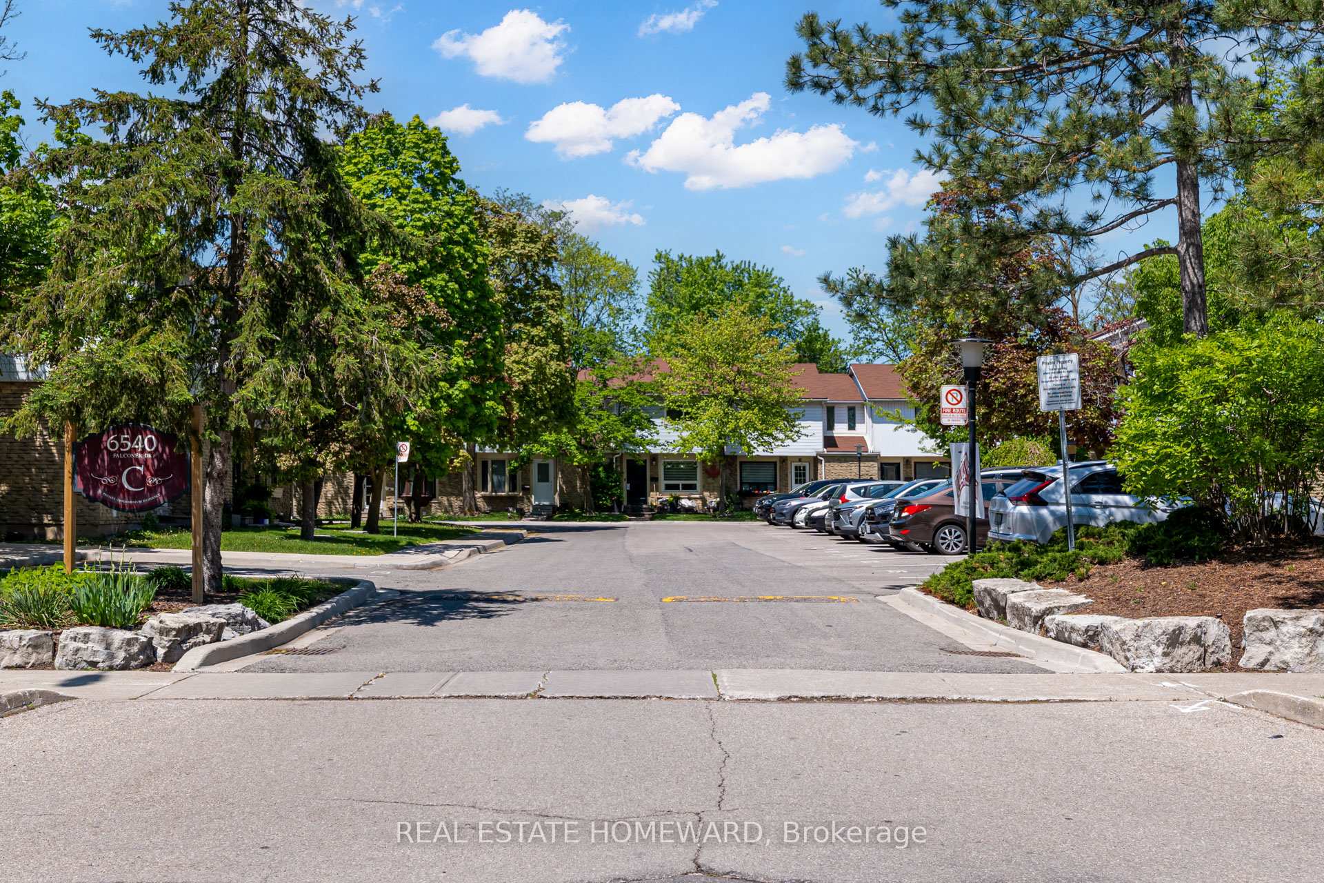 3 Bedrooms Condo at 6540 Falconer, Mississauga For sale