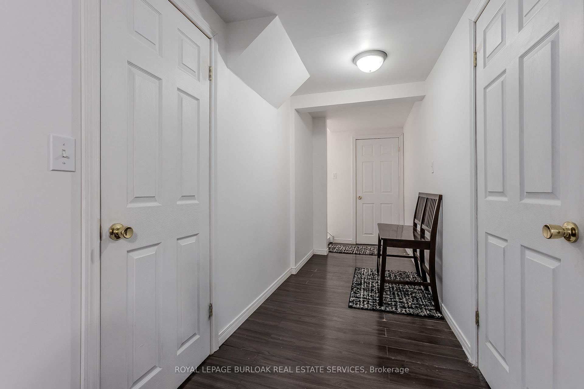 4 Bedrooms Condo at 25 Redbury, Hamilton For sale