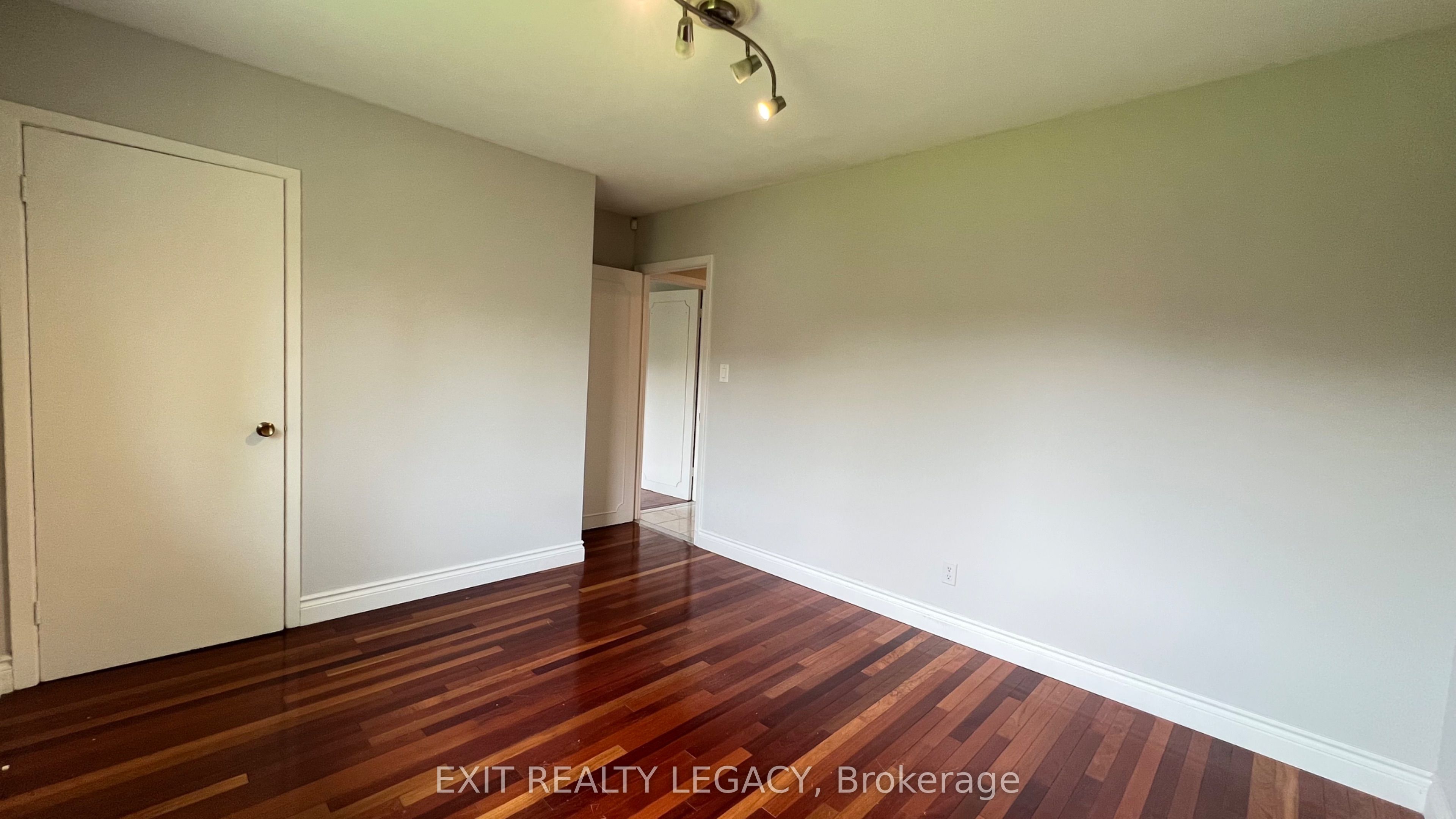 89 Bond Crescent