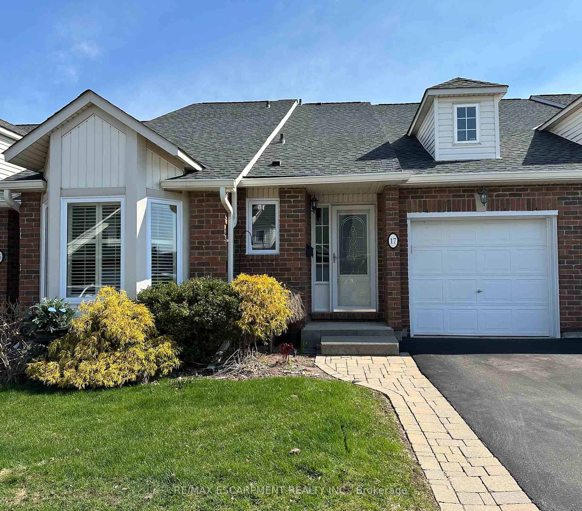 2 Bedrooms Condo at 222 Fellowes, Hamilton For sale