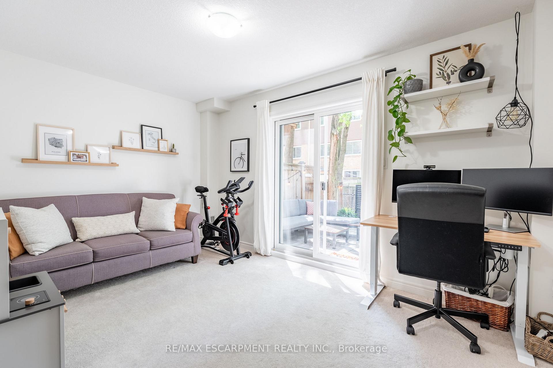 2 Bedrooms Condo at 181 Plains, Burlington For sale
