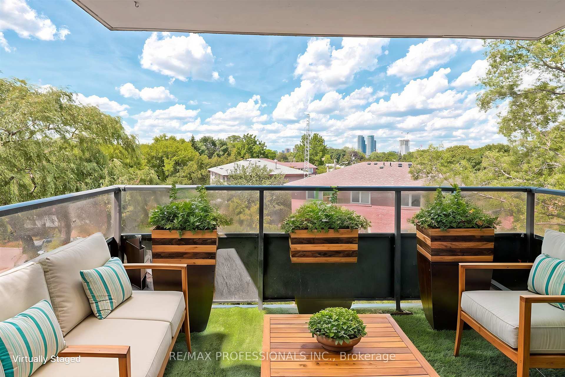3 Bedrooms Condo at 11 Neilson, Toronto For sale