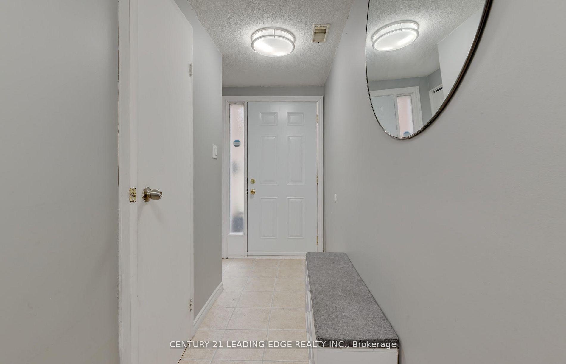 3 Bedrooms Condo at 11 Harrisford, Hamilton For sale