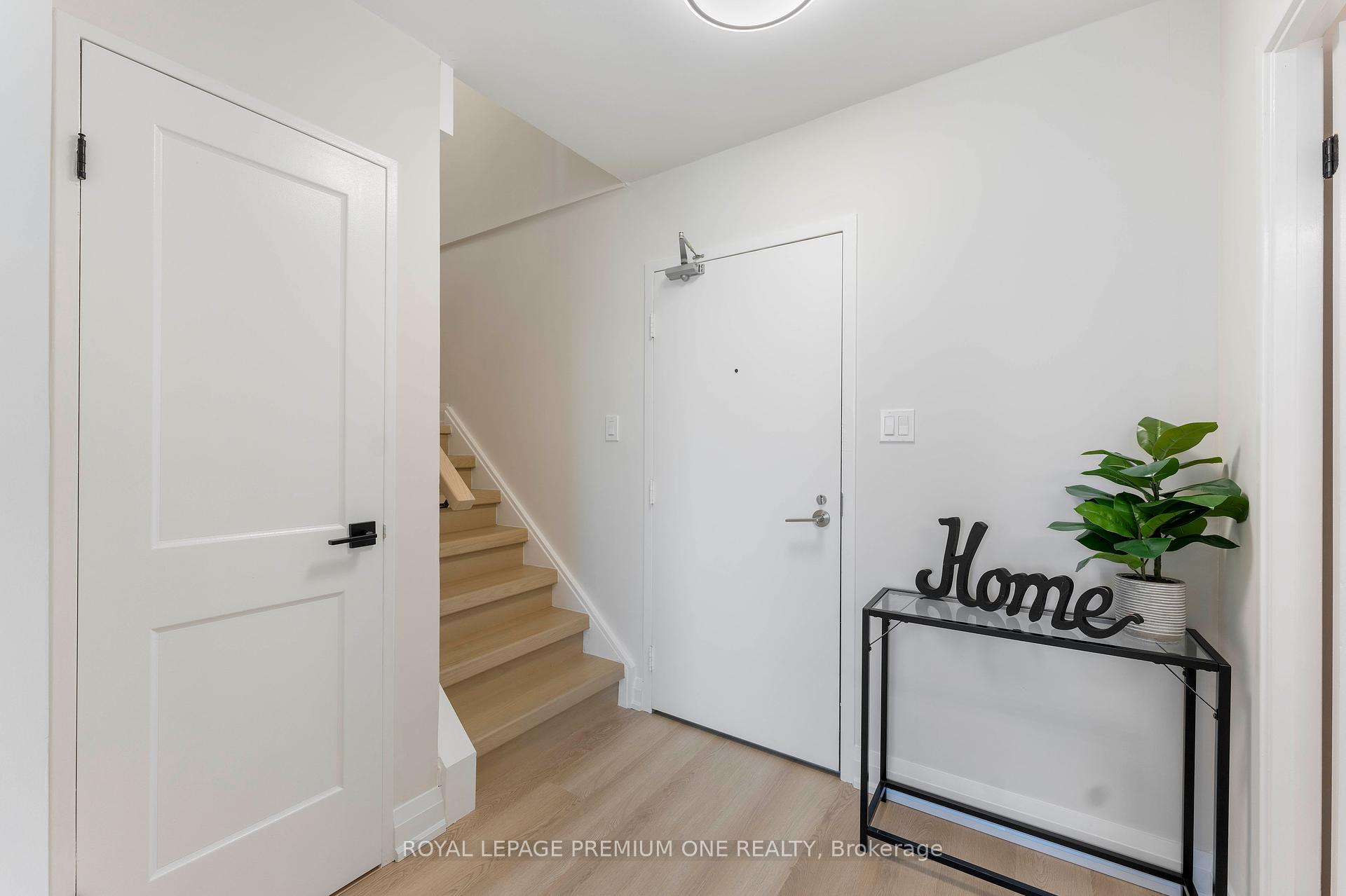 3 Bedrooms Condo at 60 Southport, Toronto For sale
