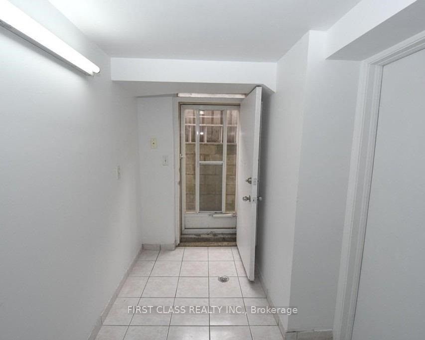 1050 Woodbine Avenue, #Bsmt