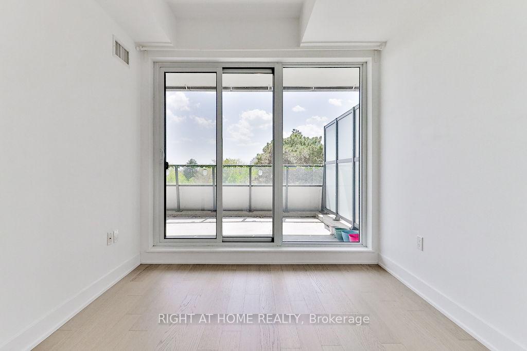 2 Bedrooms Condo at 30 Shore Breeze, Toronto For sale
