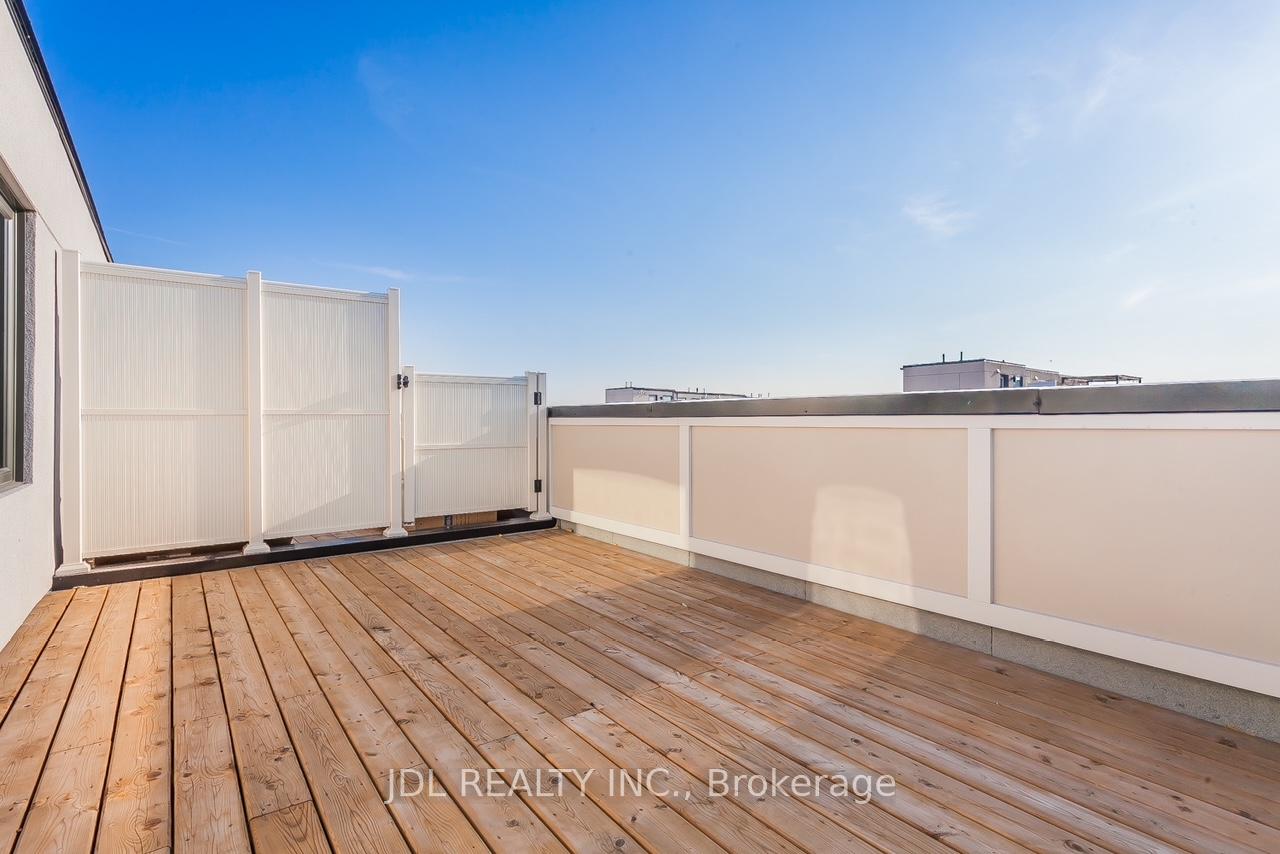 2 Bedrooms Condo at 175 William Duncan Rd,  Toronto For sale