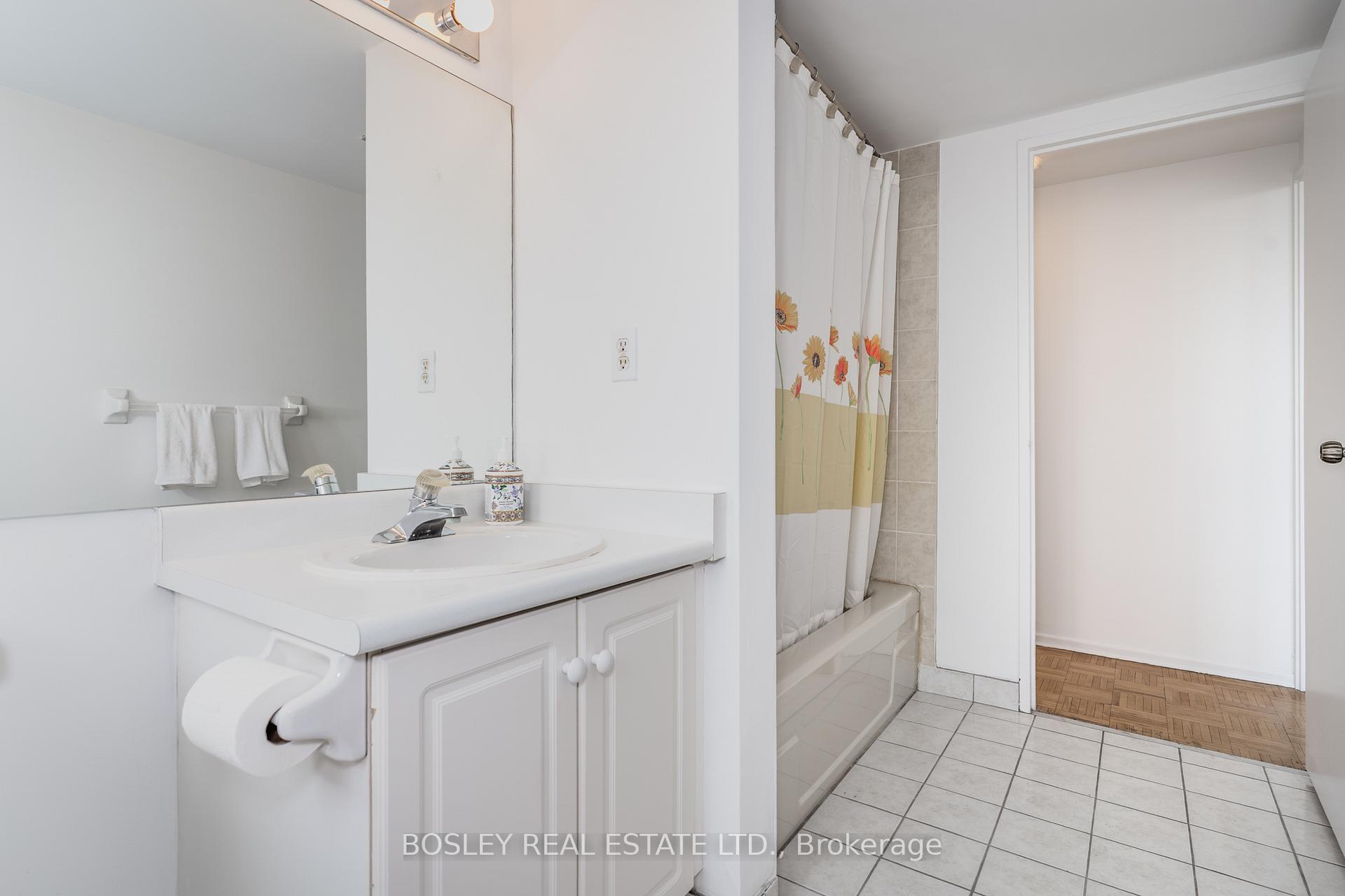 1 Bedroom Condo at 1333 Bloor, Mississauga For sale