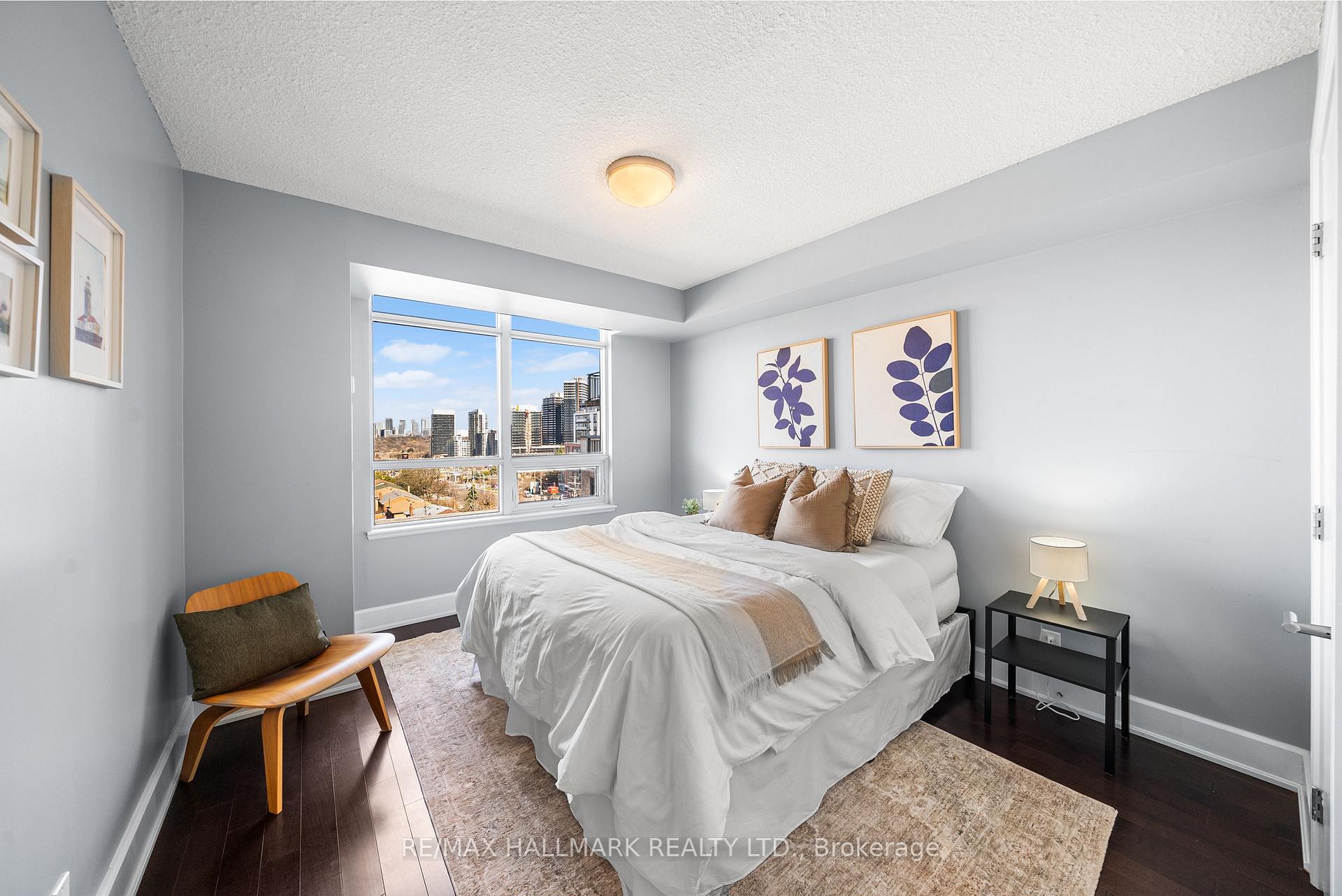2 Bedrooms Condo at 676 Sheppard, Toronto For sale